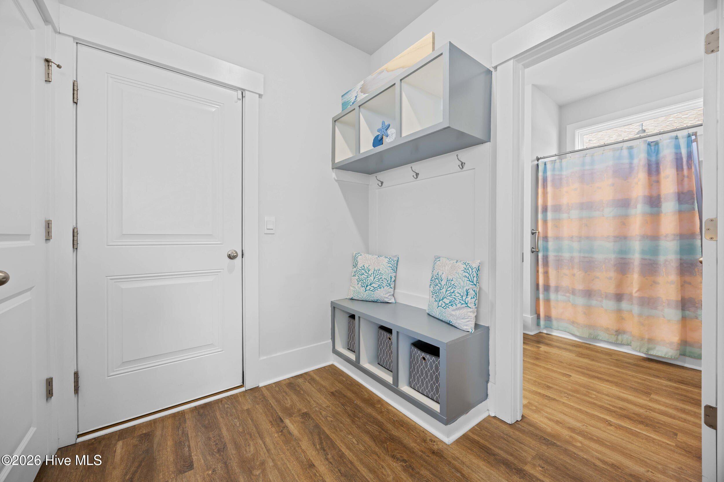 100561686 | Photo 17