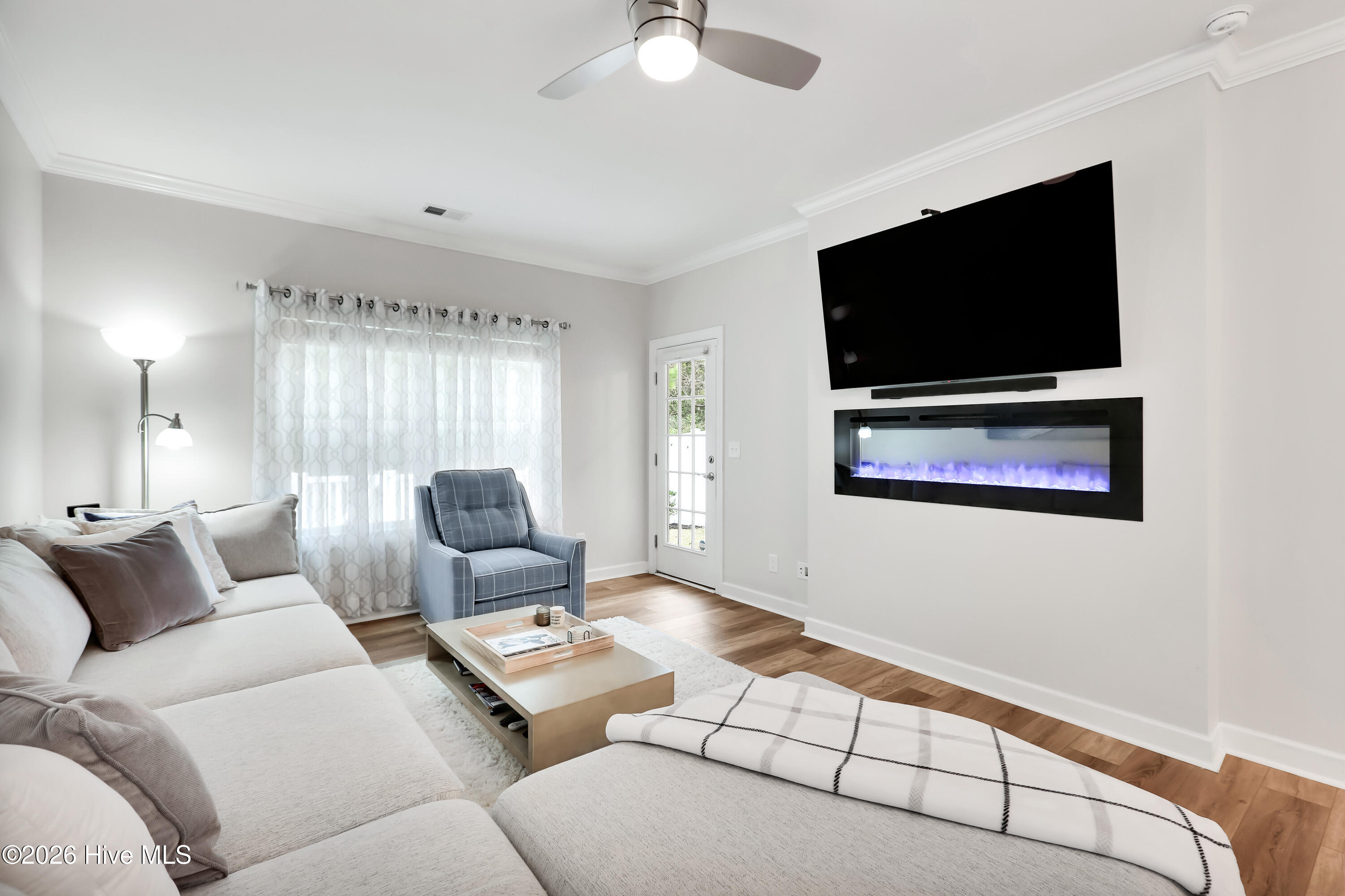 100557185 | Photo 15