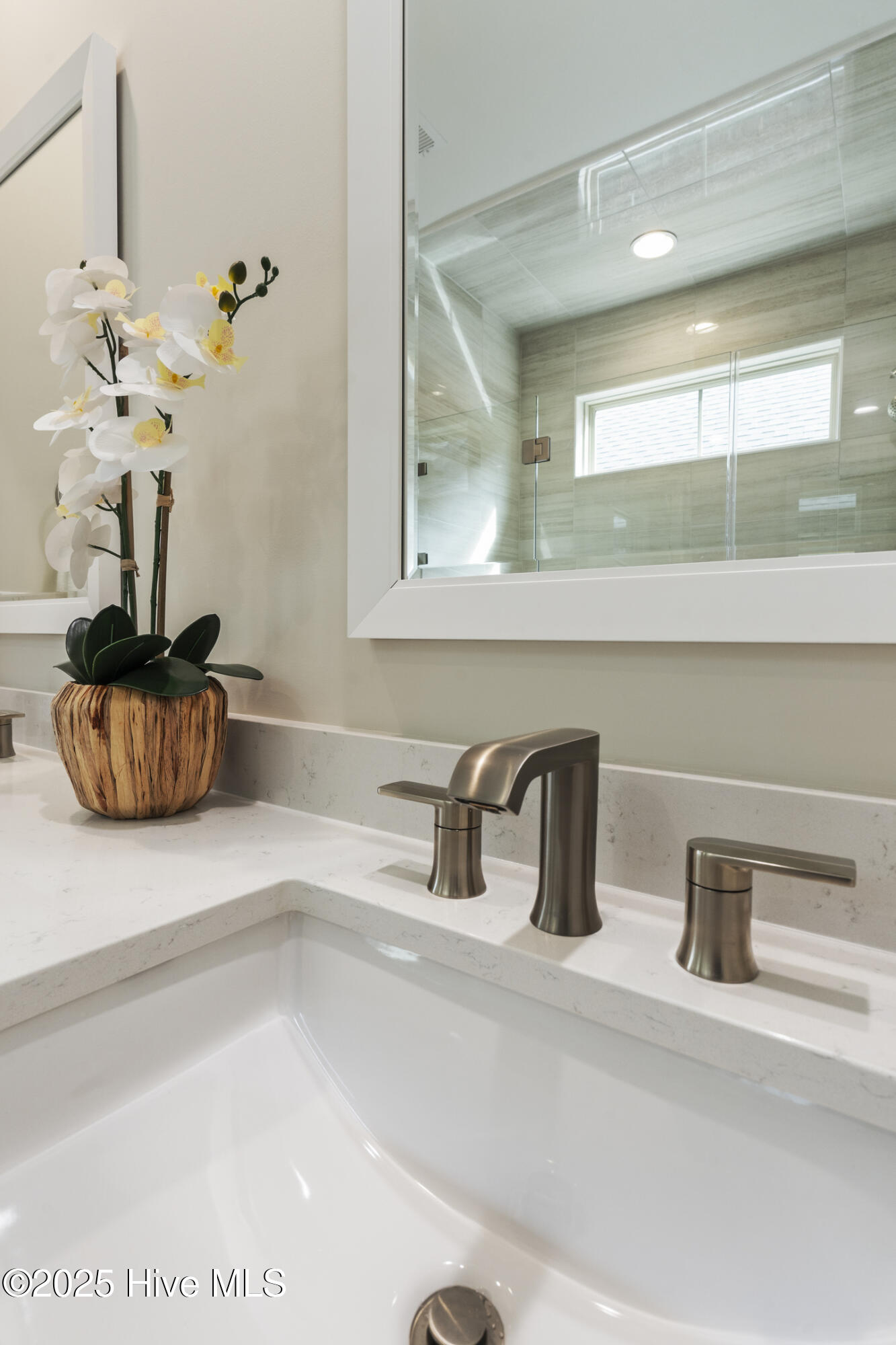 100537475 | Photo 47