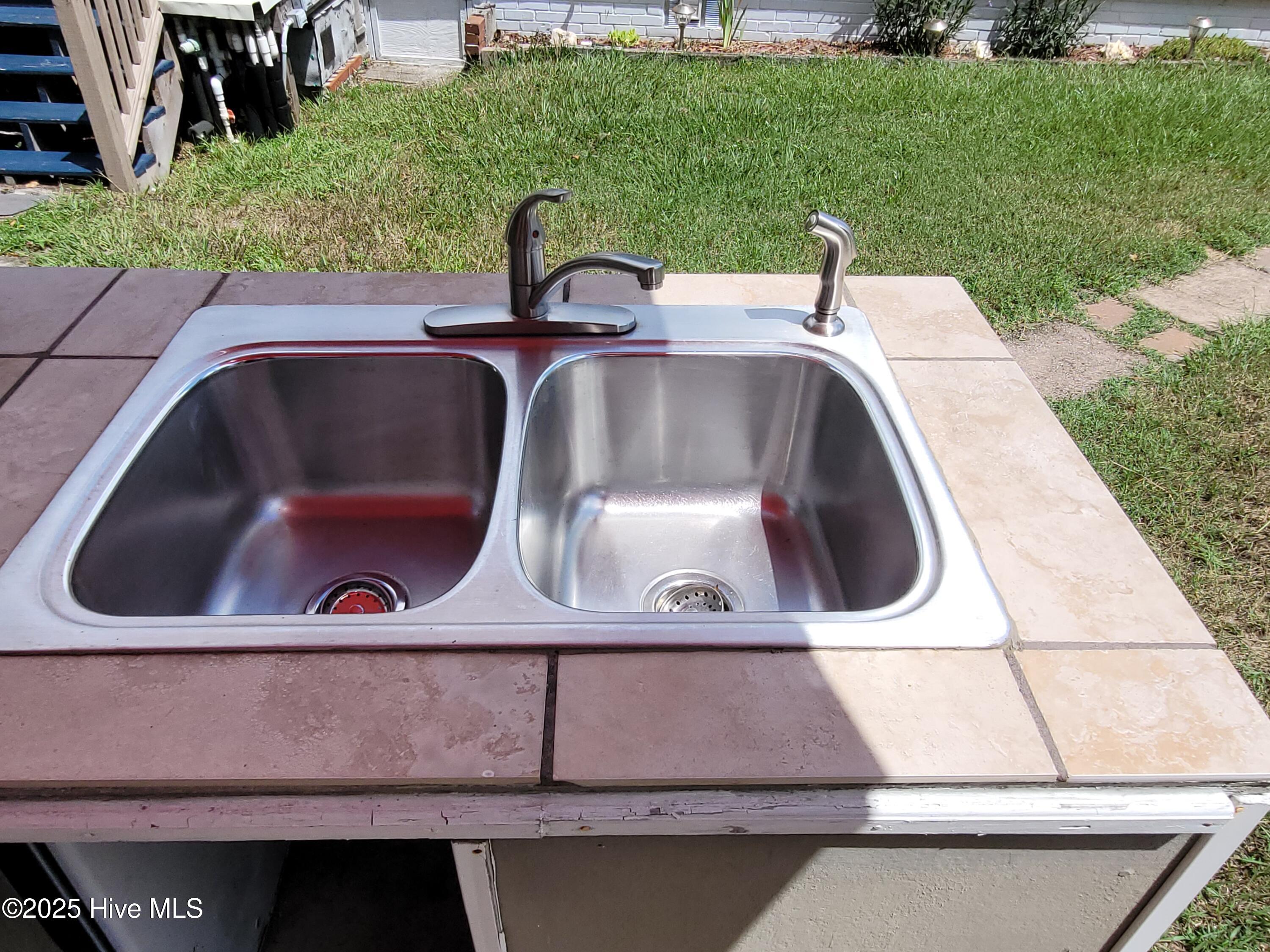 100531827 | Photo 23