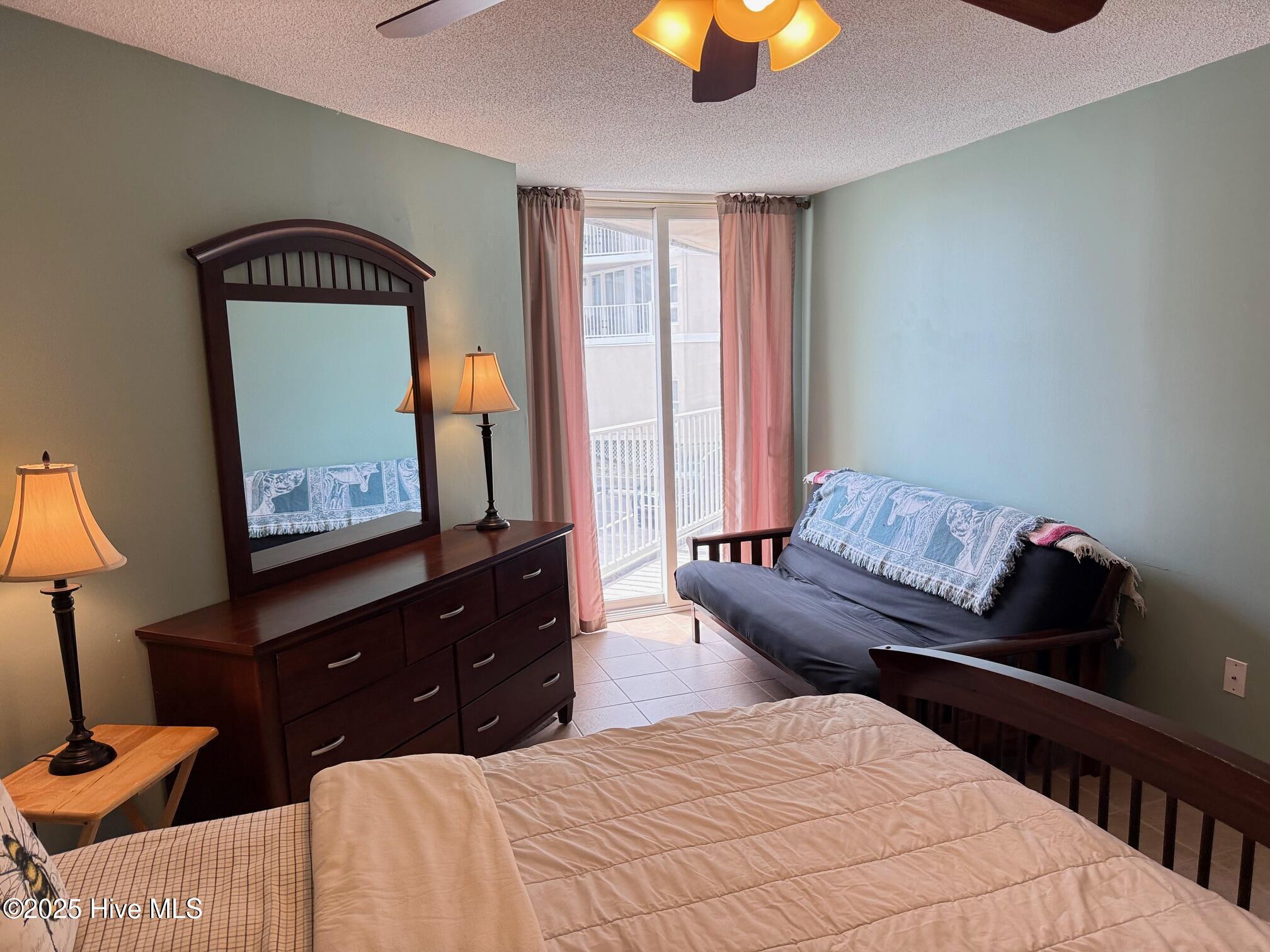 100501341 | Photo 11