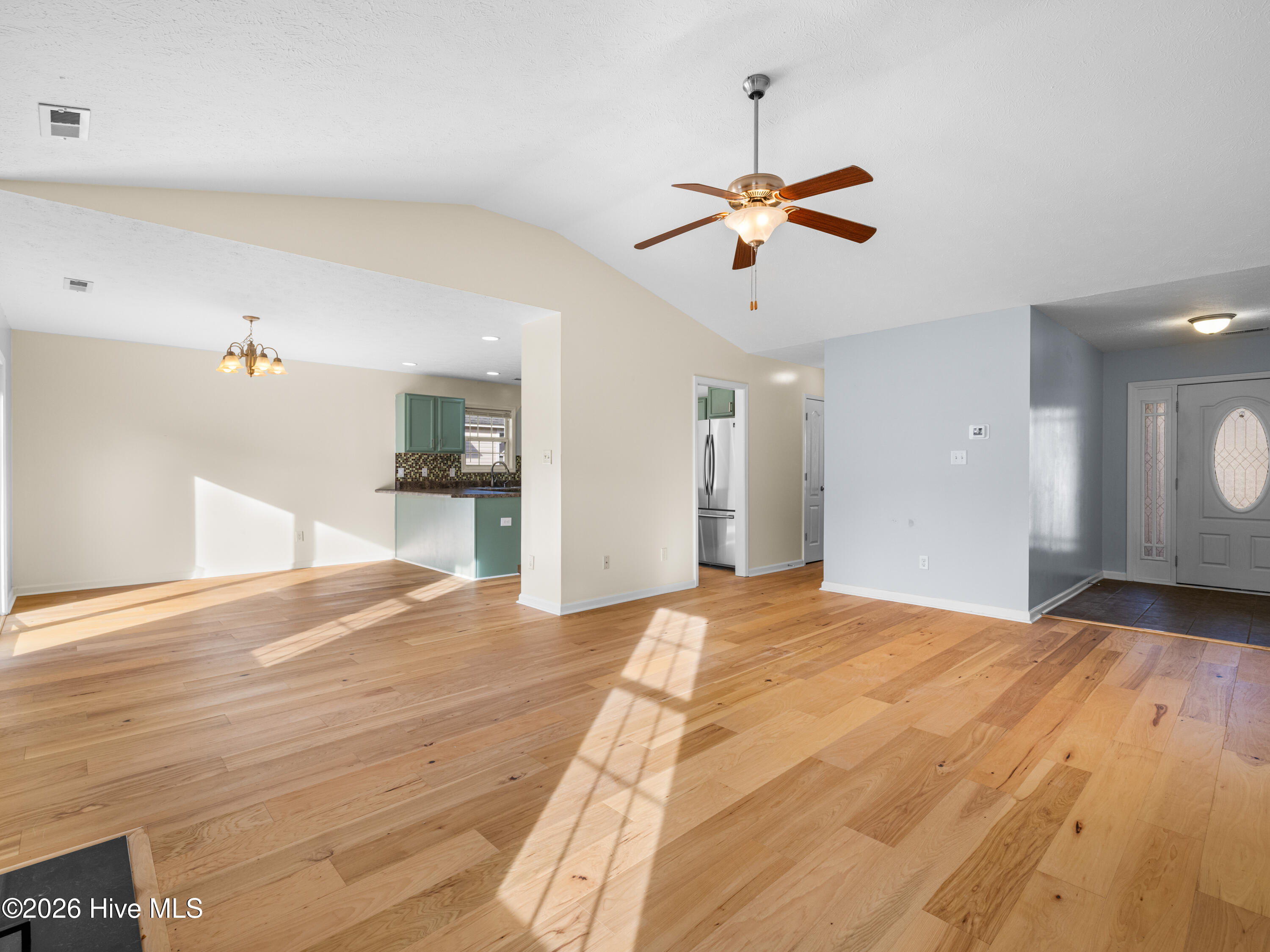 100547952 | Photo 11