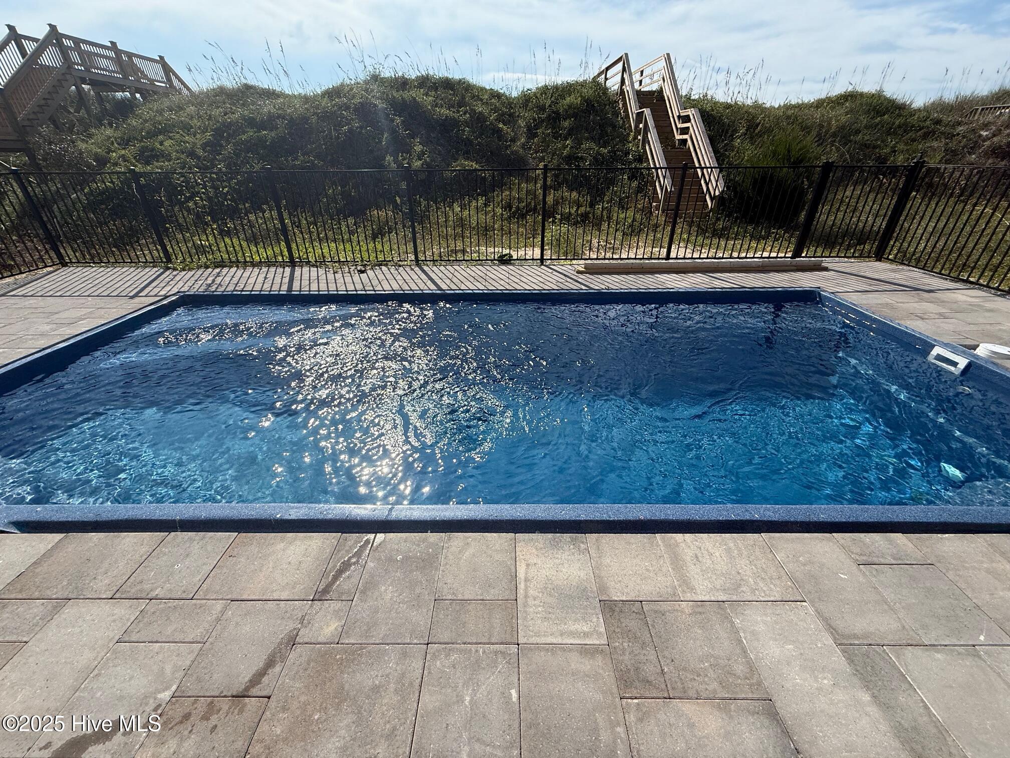 100498103 | Photo 10