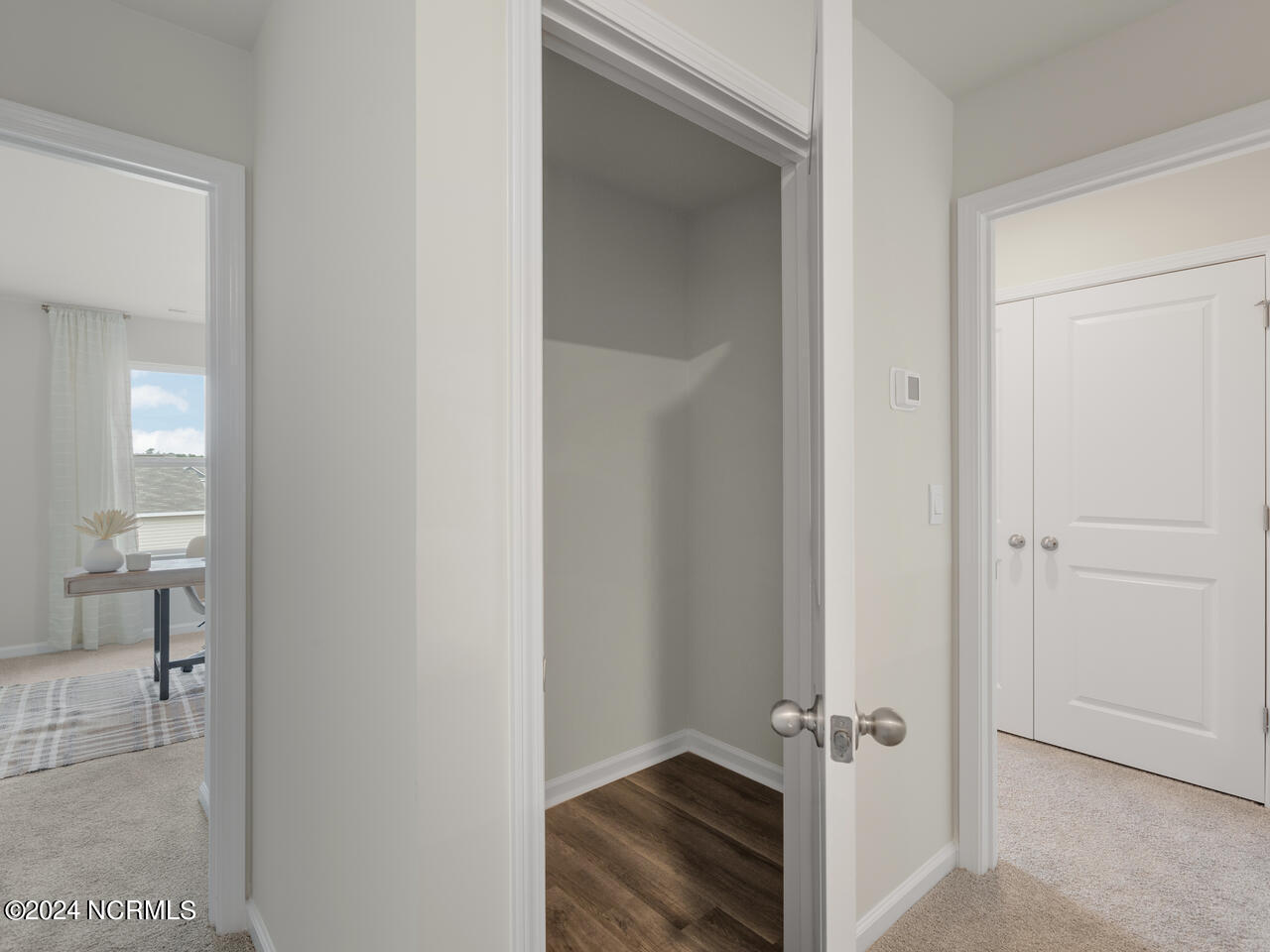 100568243 | Photo 24