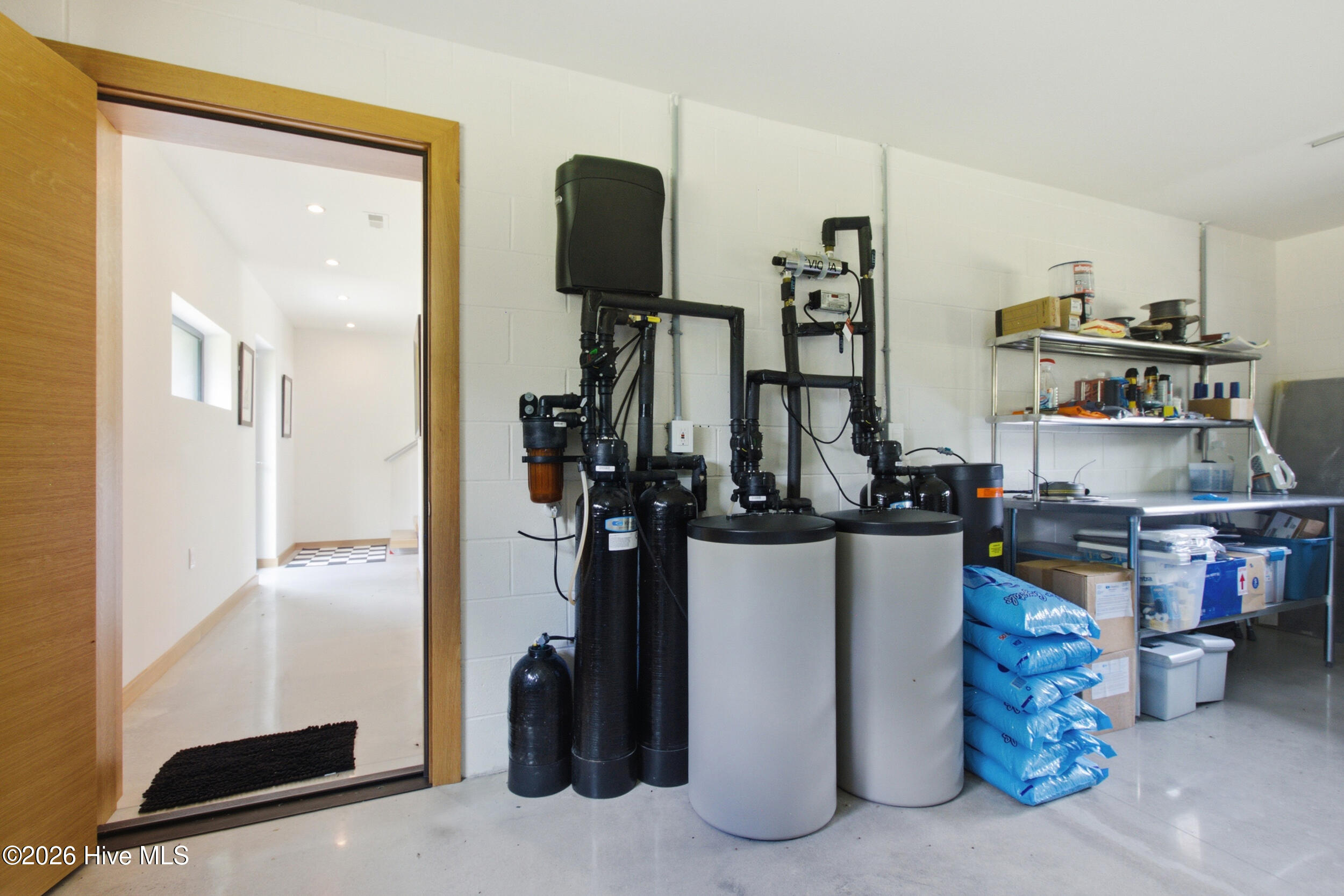 Interior - Garage