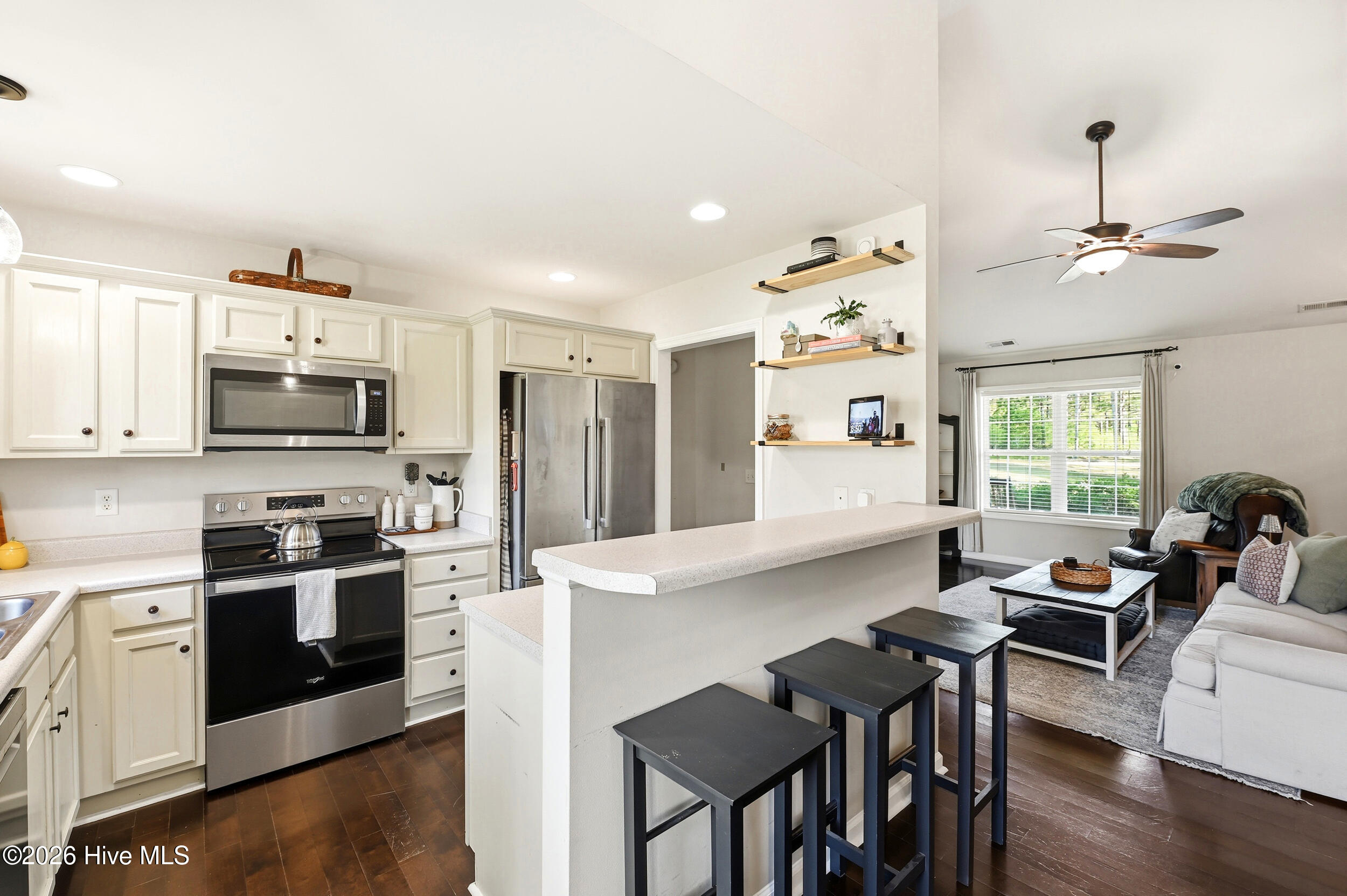 100569719 | Photo 12