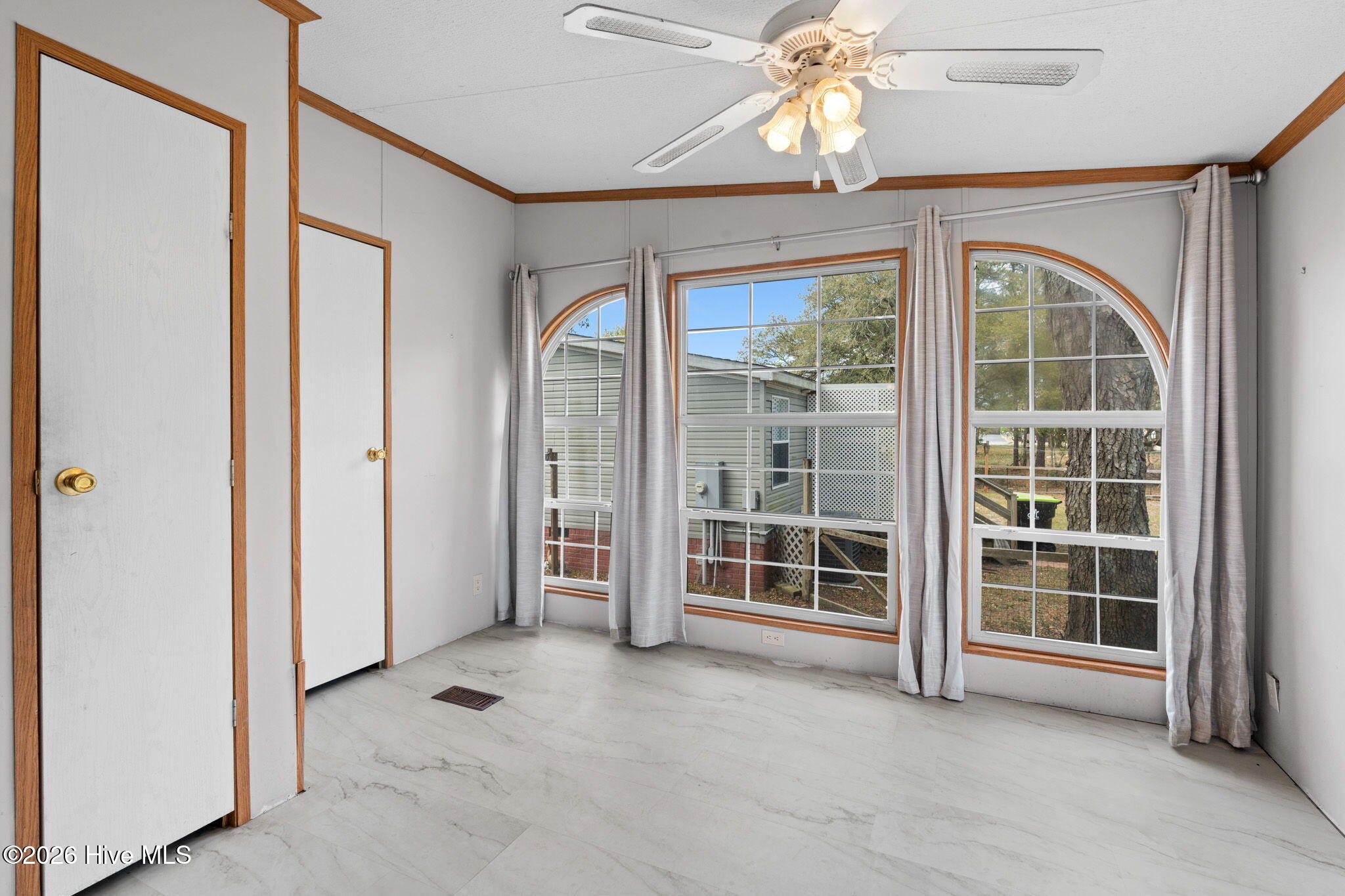 100564701 | Photo 31