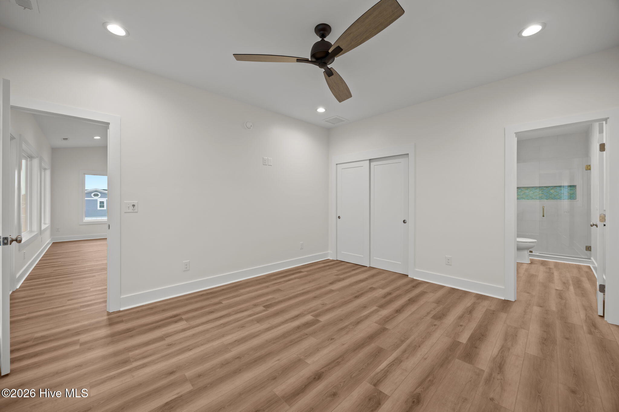 100552819 | Photo 41