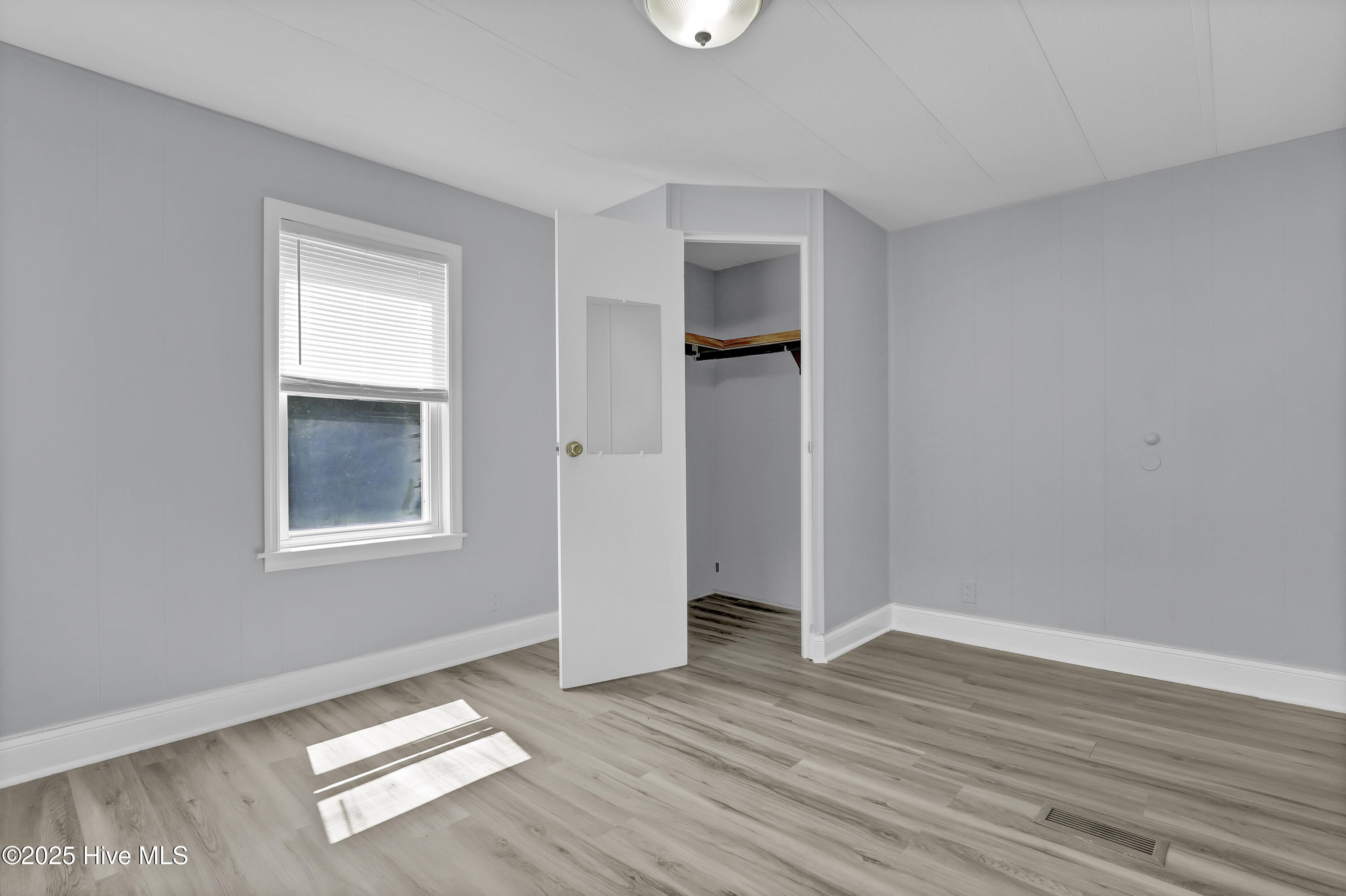 100516284 | Photo 16