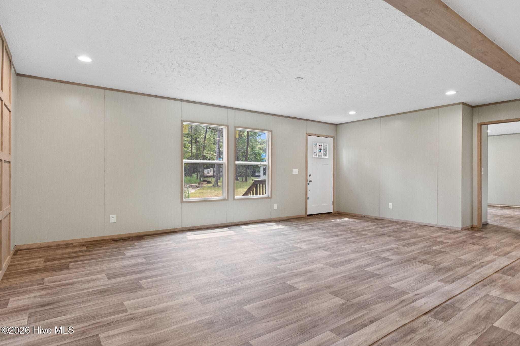 100547883 | Photo 16