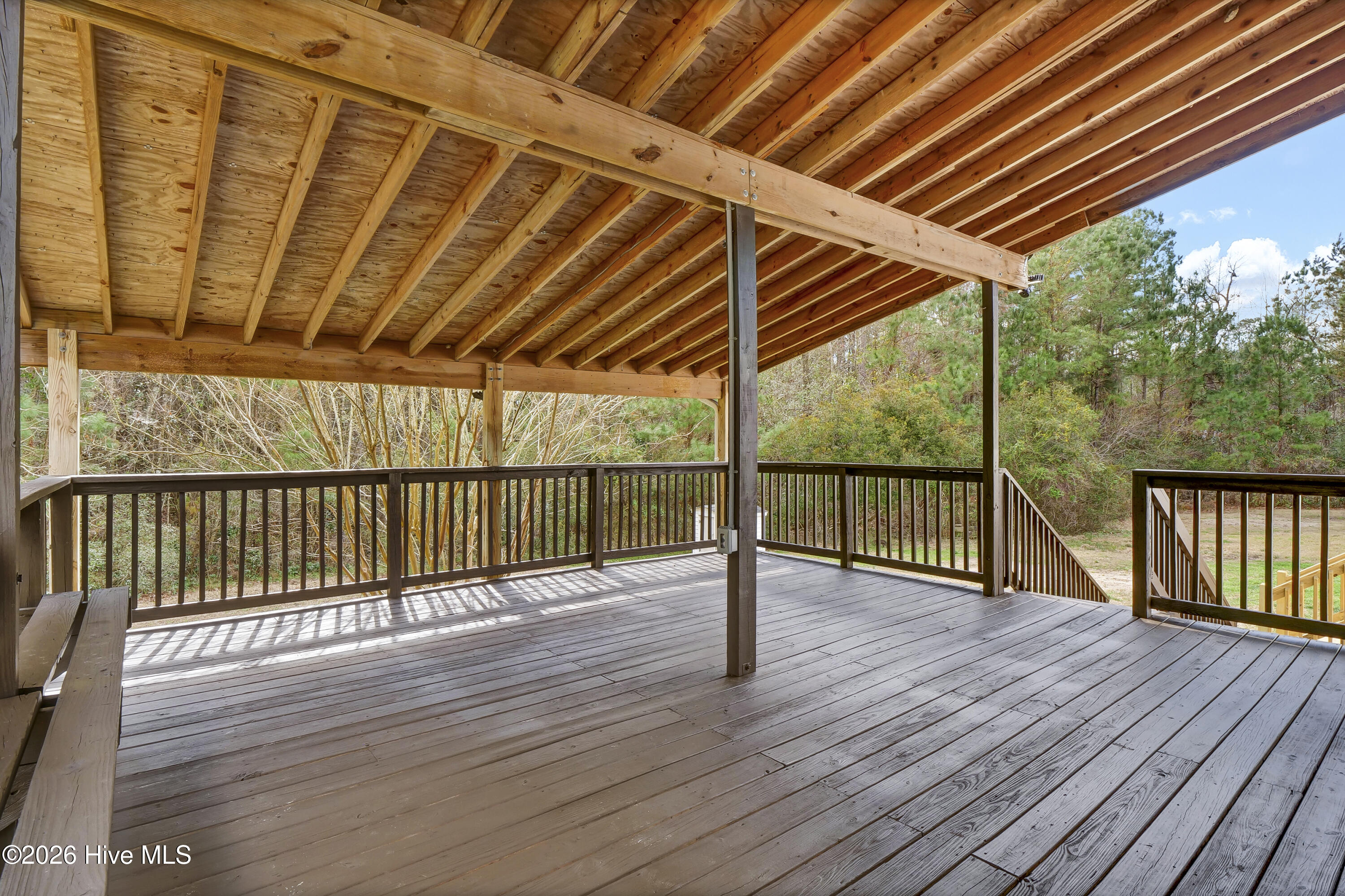 100559268 | Photo 30