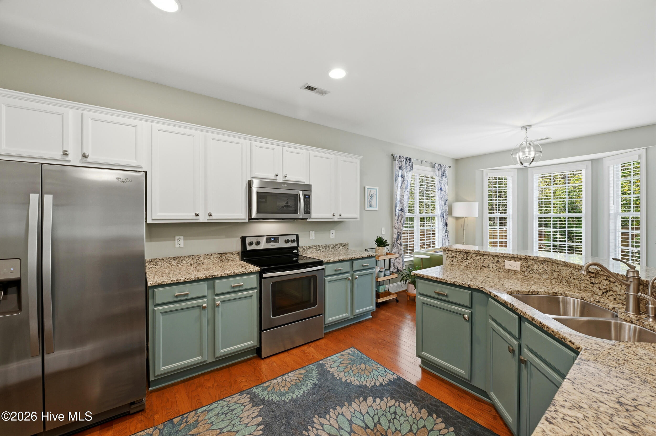 100563166 | Photo 14