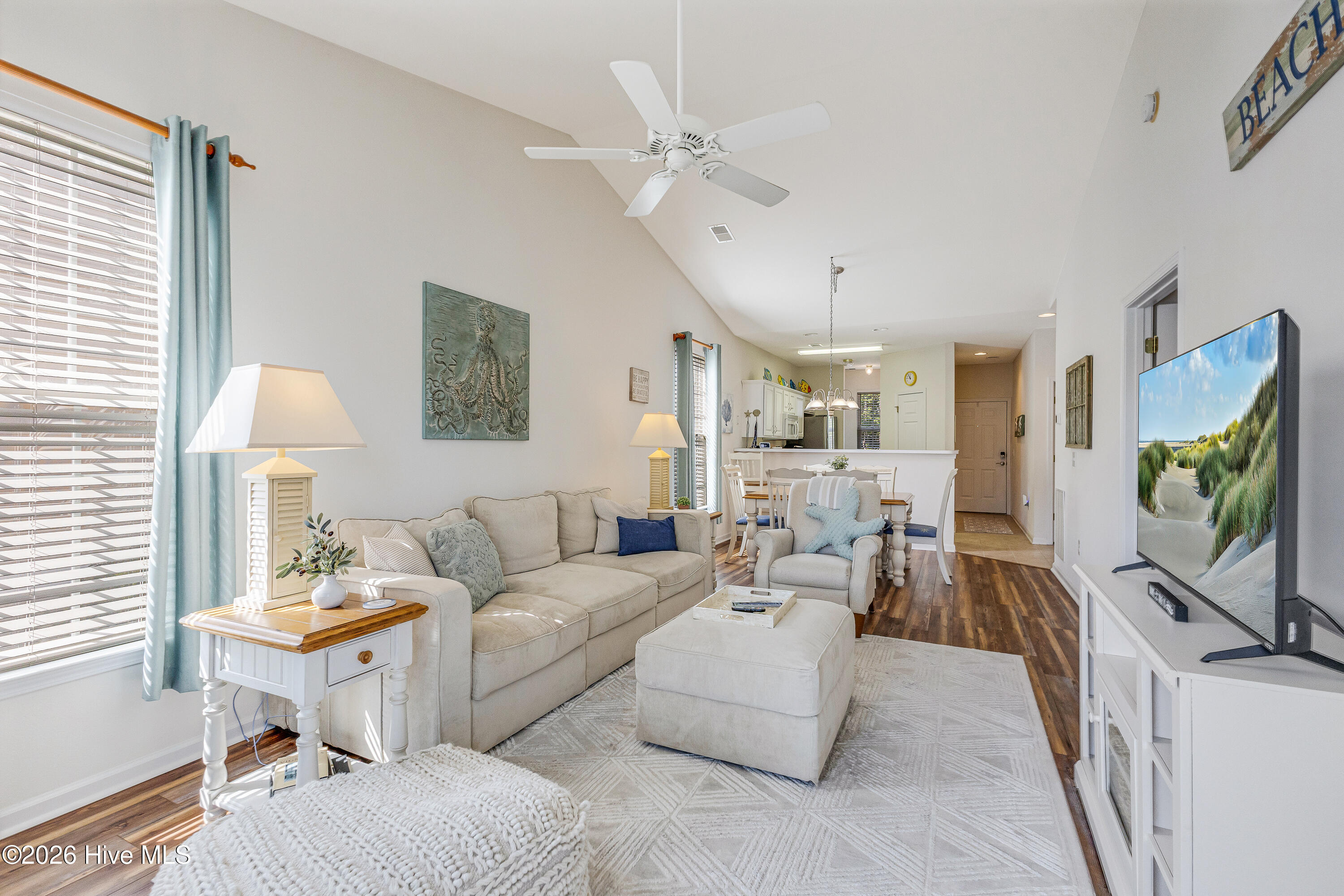 100564736 | Photo 15