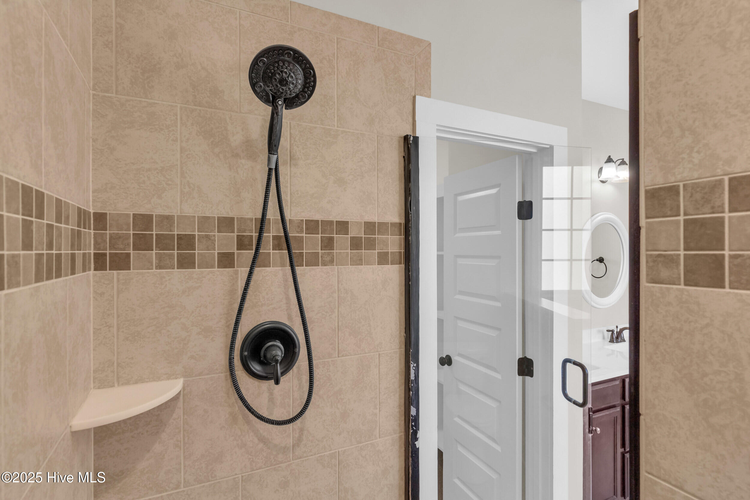 100540698 | Photo 27