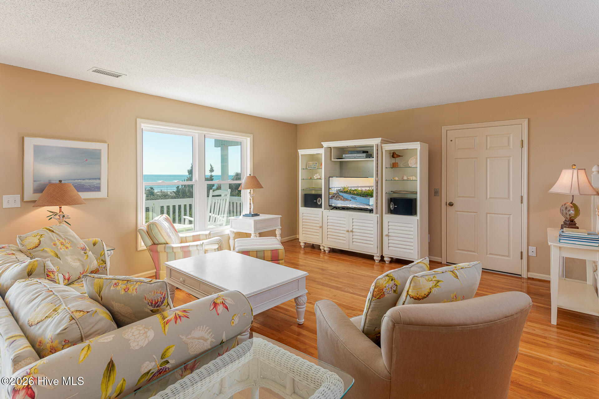 100556011 | Photo 25