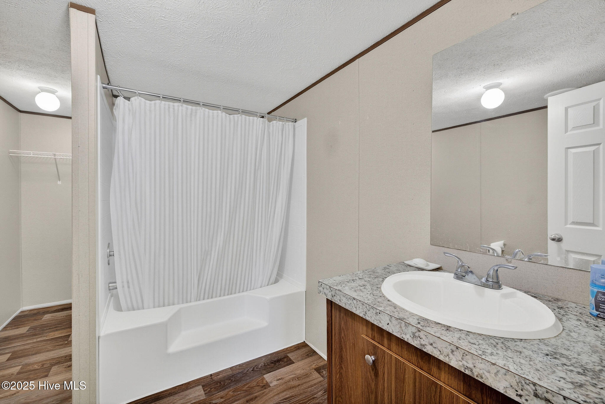 100537876 | Photo 29