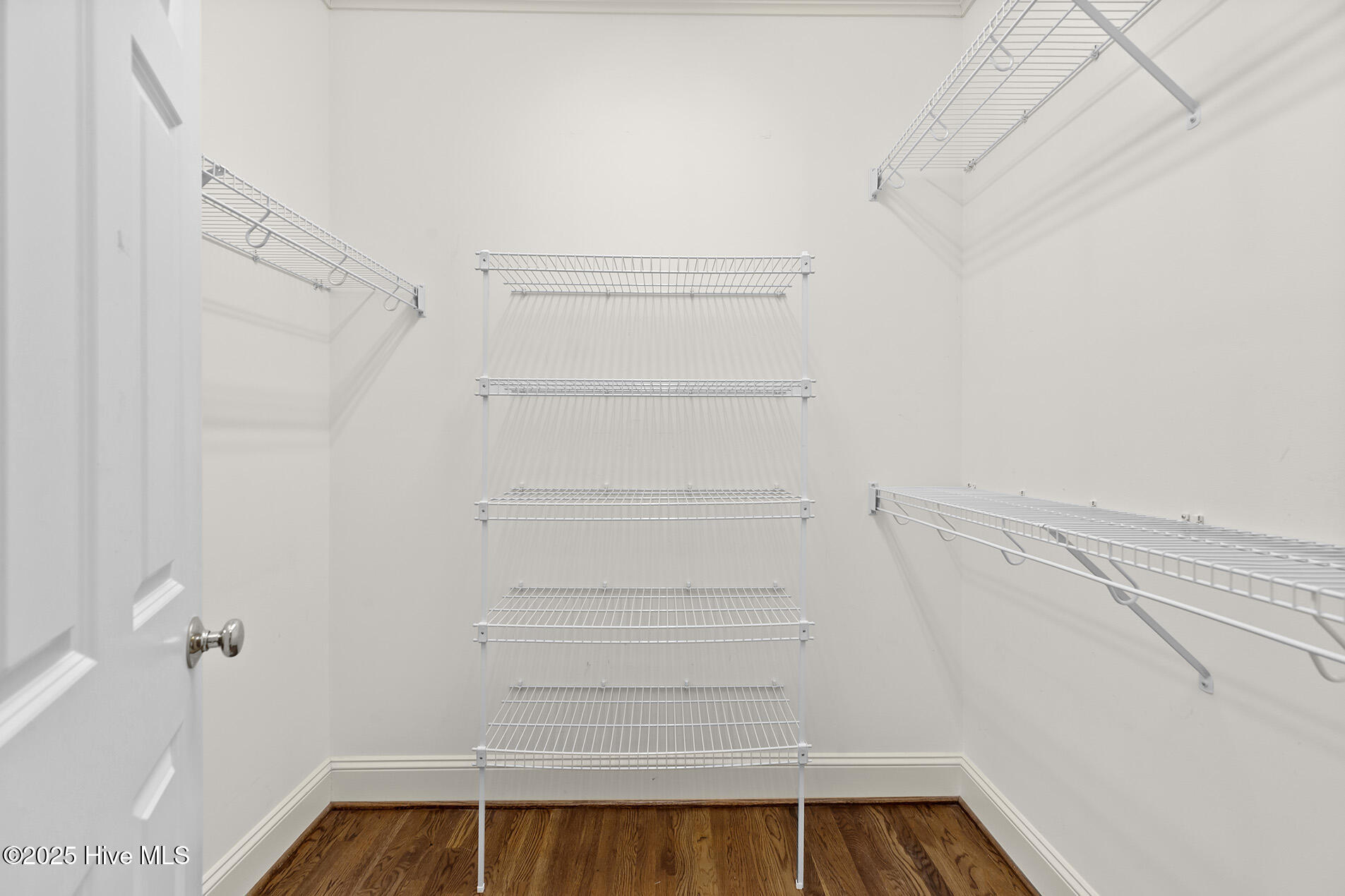 100545737 | Photo 53