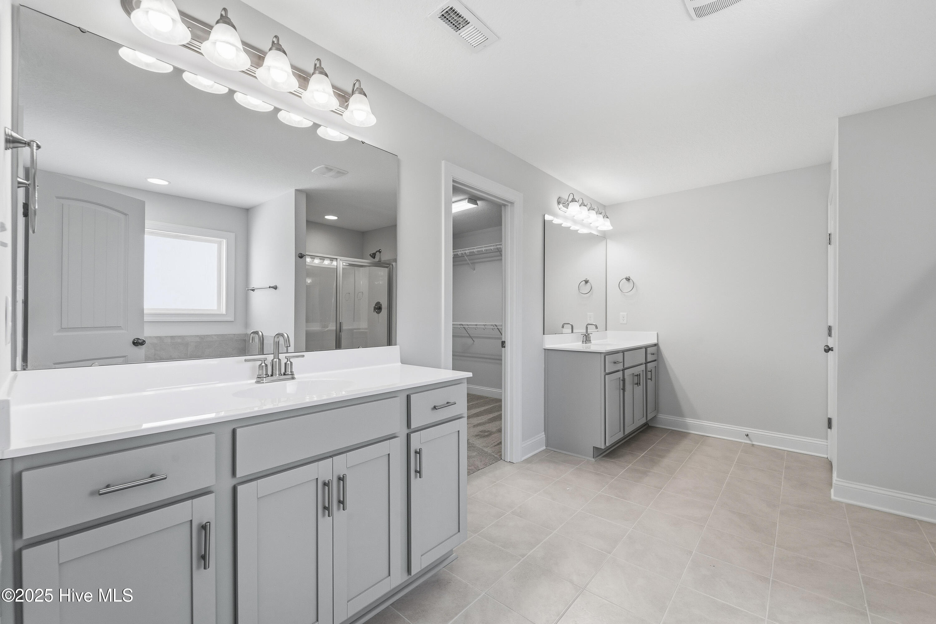 100507195 | Photo 35