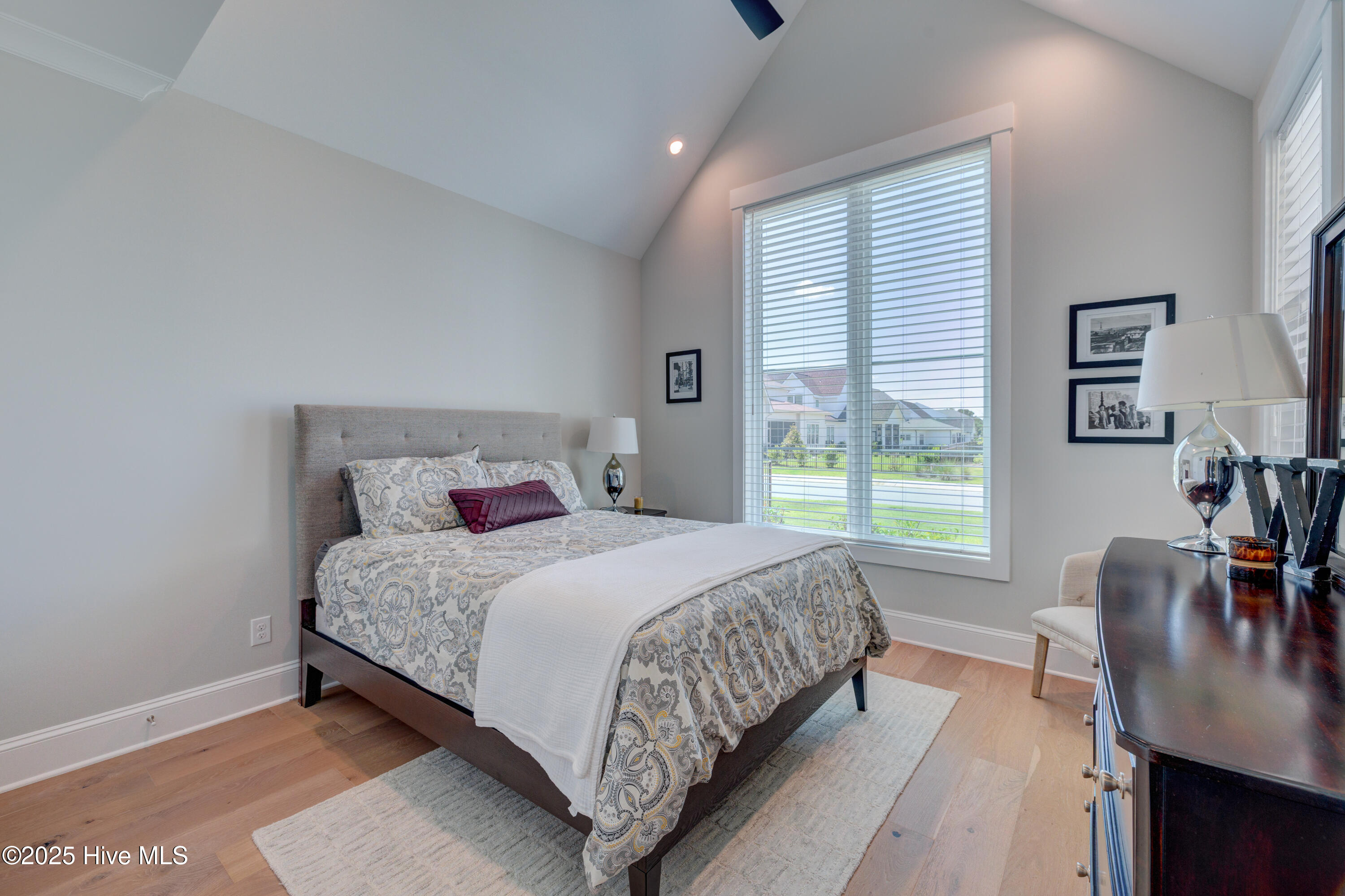 100531036 | Photo 27