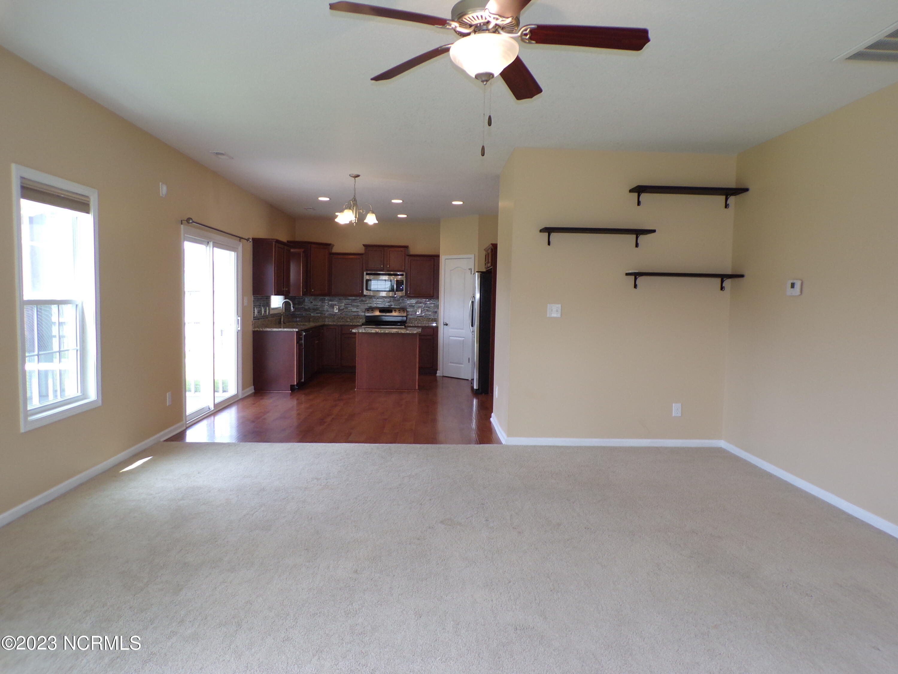 100559579 | Photo 61