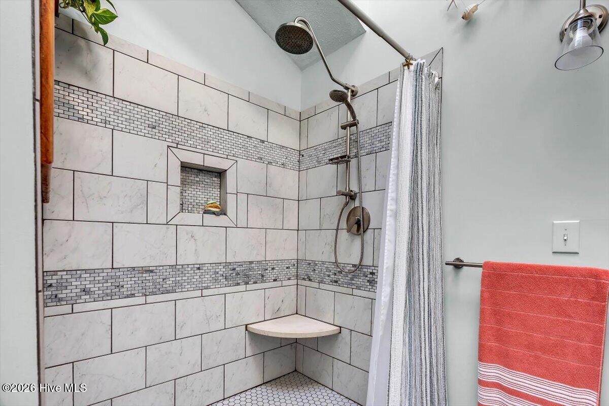 100561735 | Photo 36