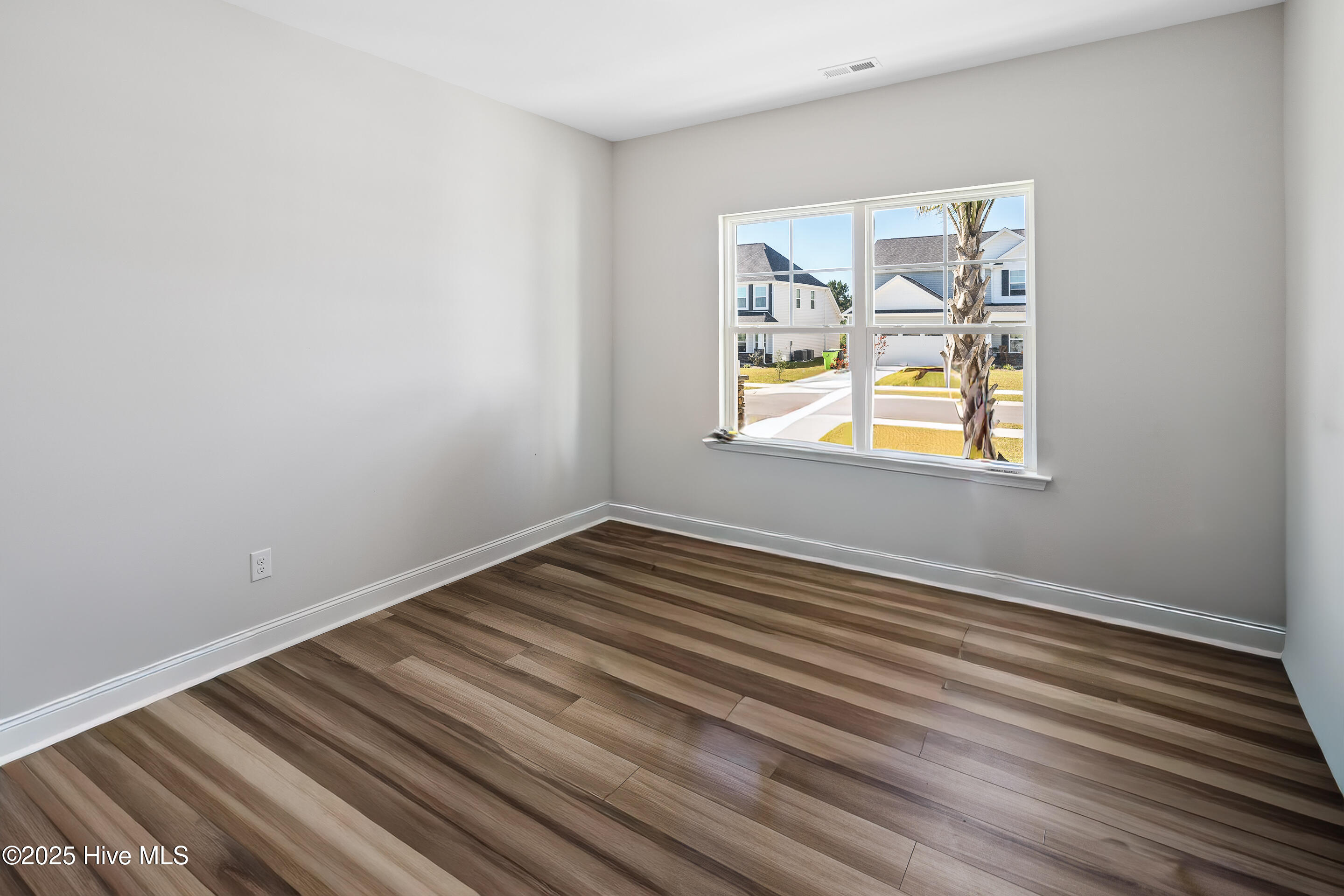 100538421 | Photo 24