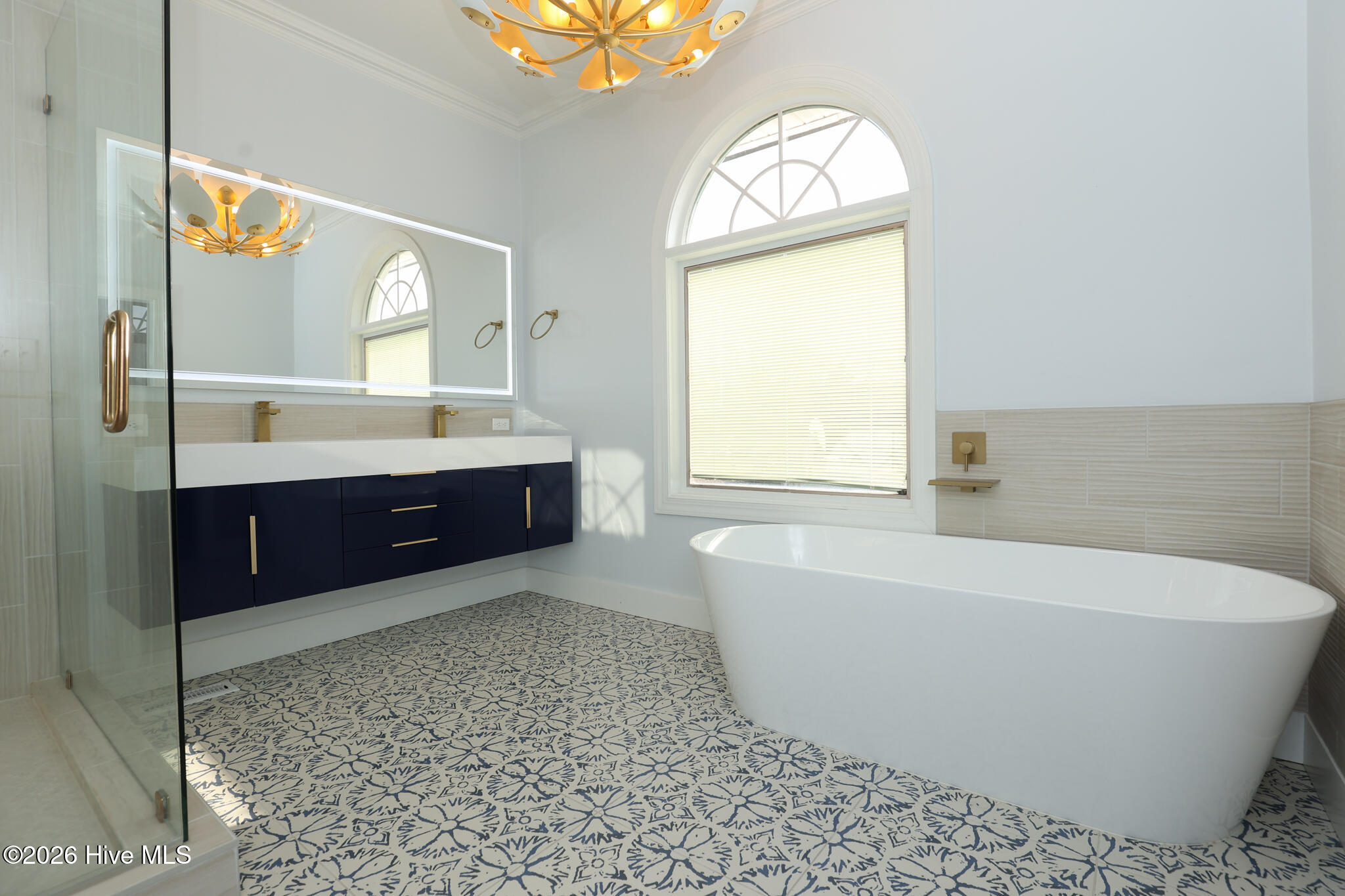 100556044 | Photo 40