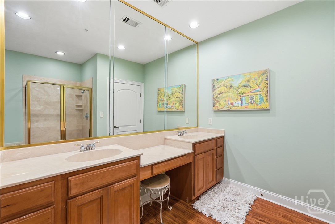 Double vanity sinks in Guest Bathroom