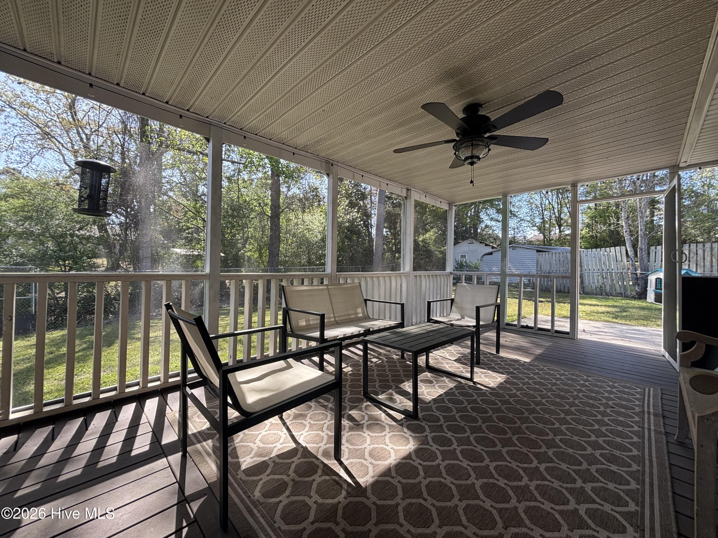 100565597 | Photo 15