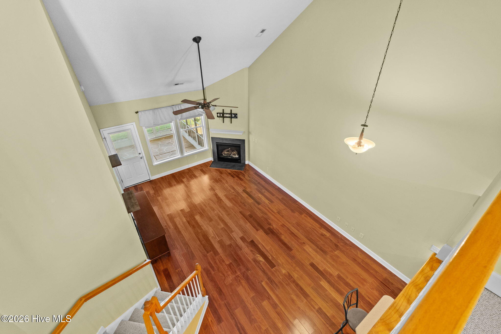 100570340 | Photo 30