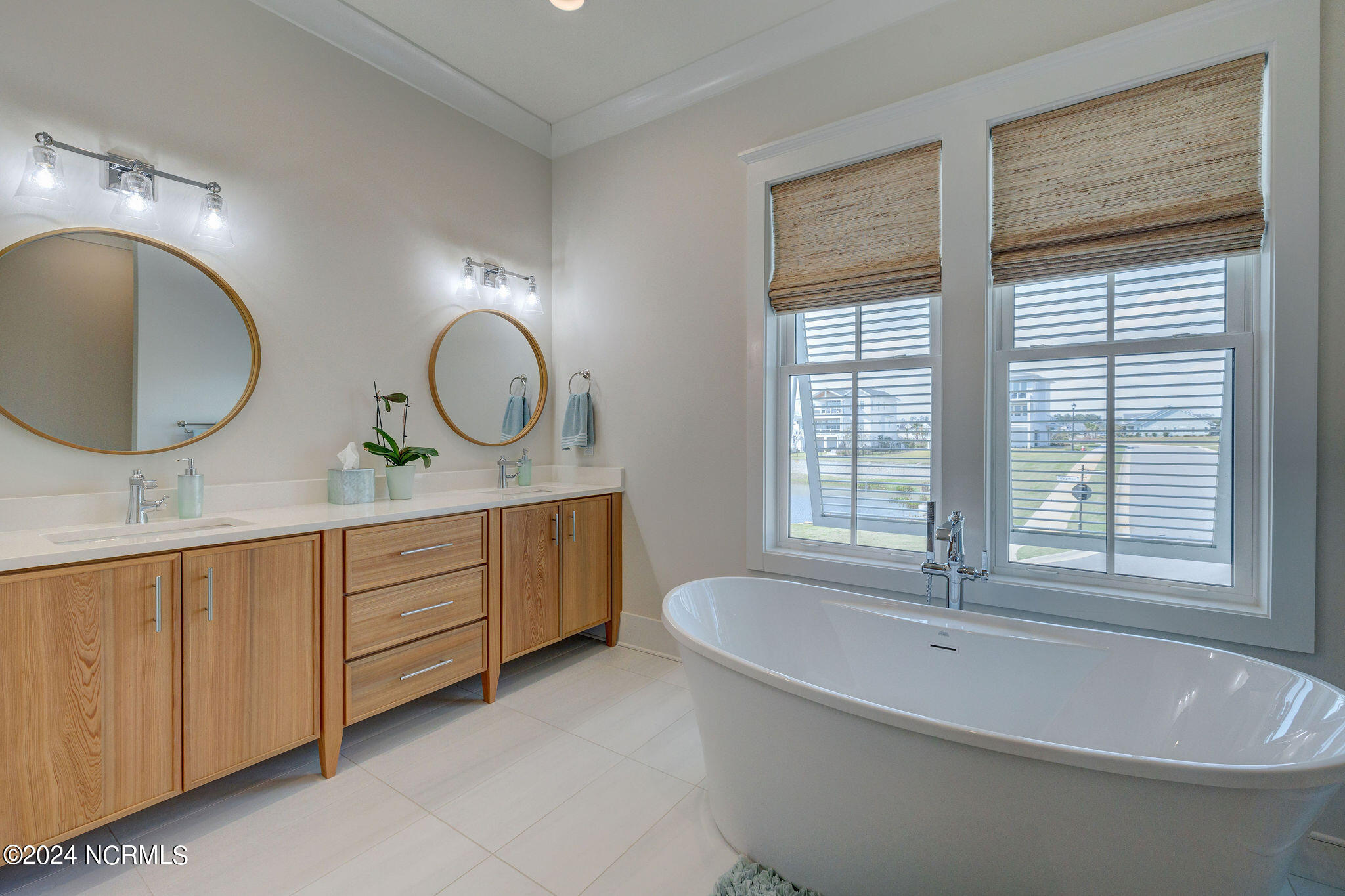 100547028 | Photo 35