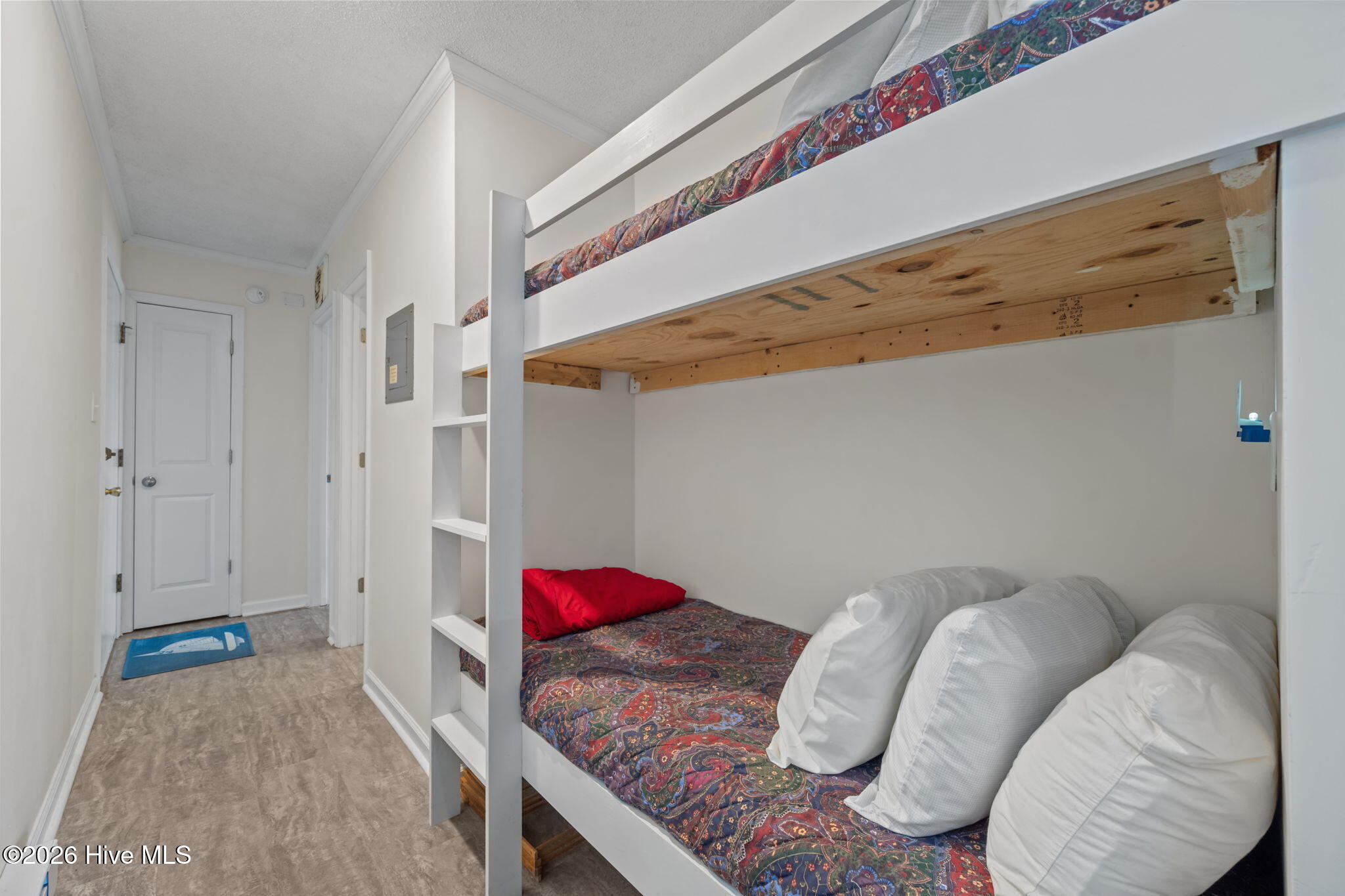 100563730 | Photo 13