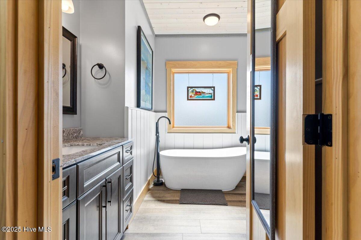 100531414 | Photo 76