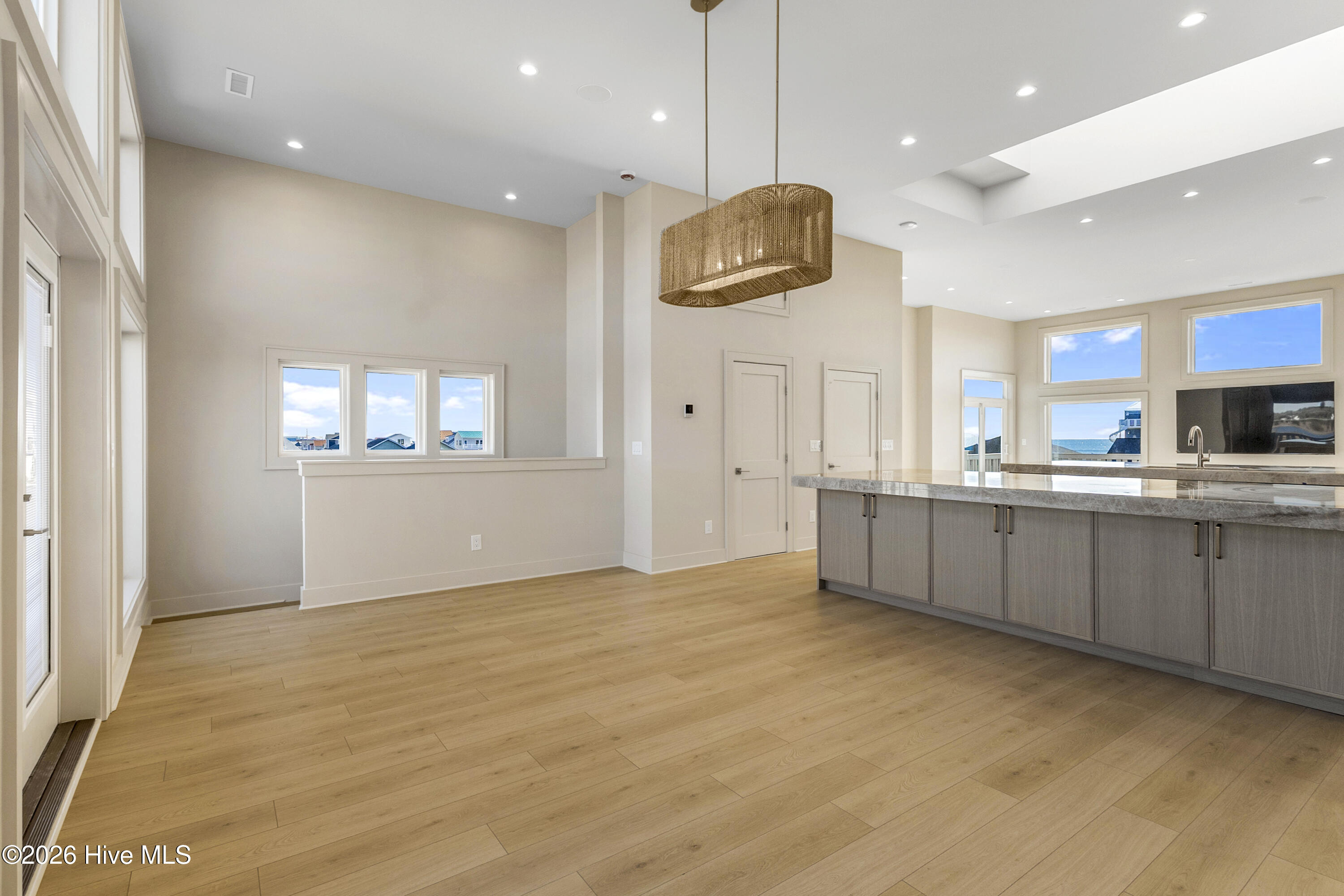 100551953 | Photo 19