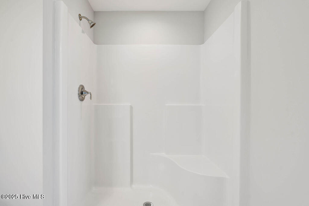 100461561 | Photo 26