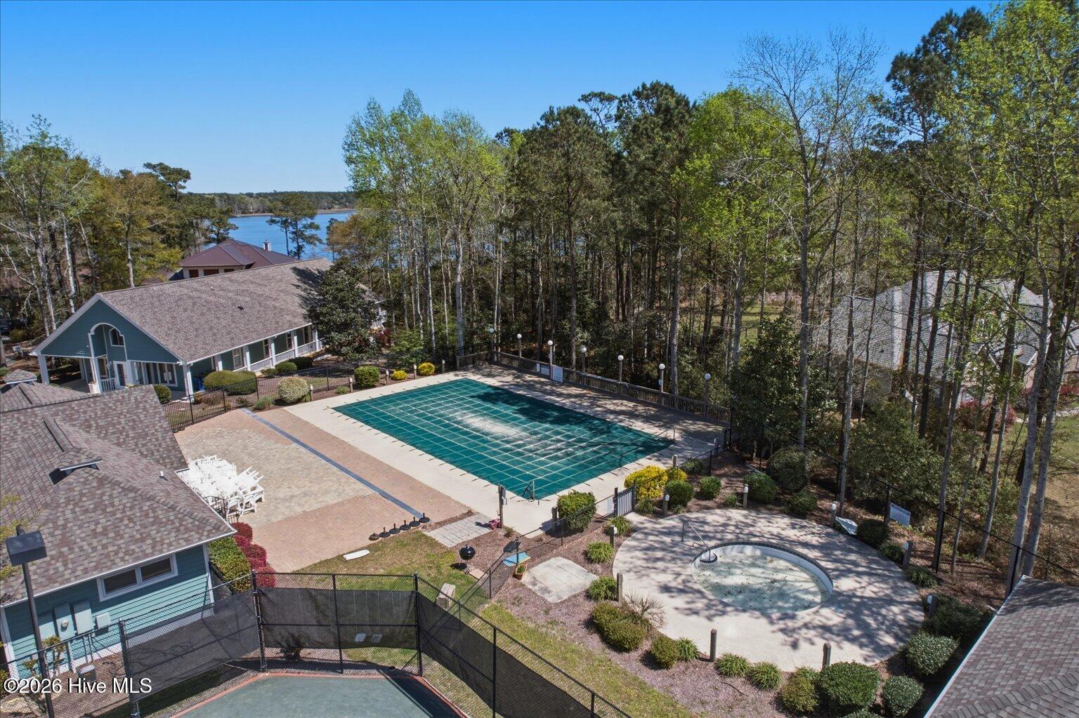 100564085 | Photo 45