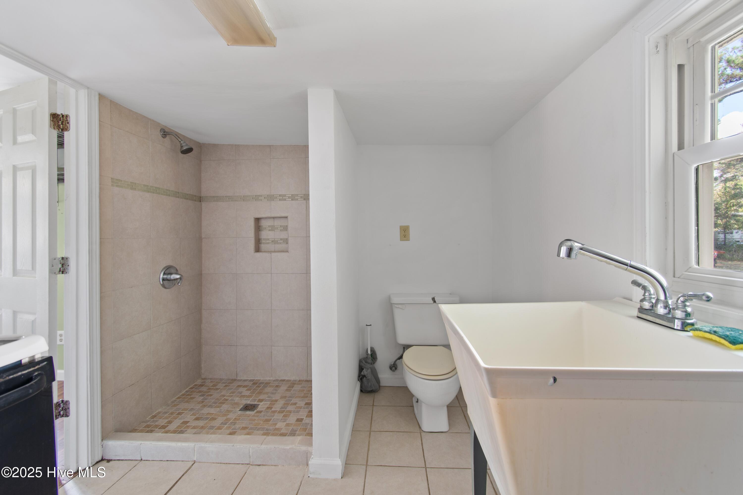 100518608 | Photo 18