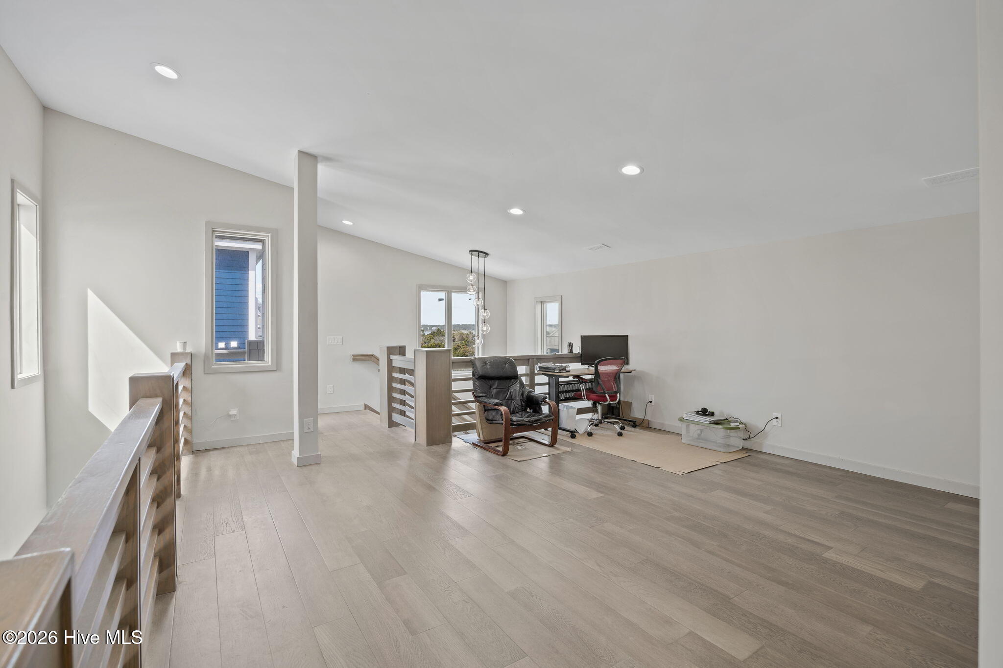 100557816 | Photo 45