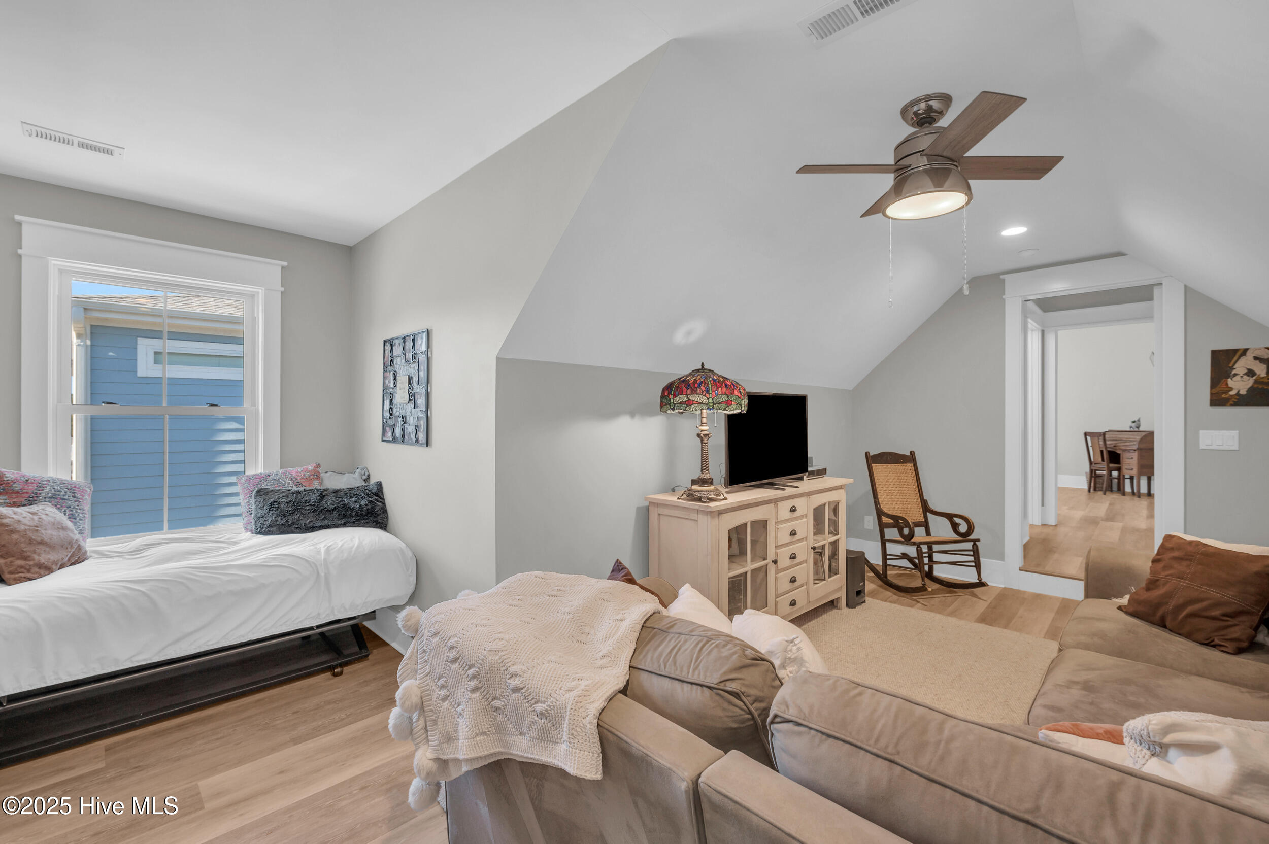 100543268 | Photo 35