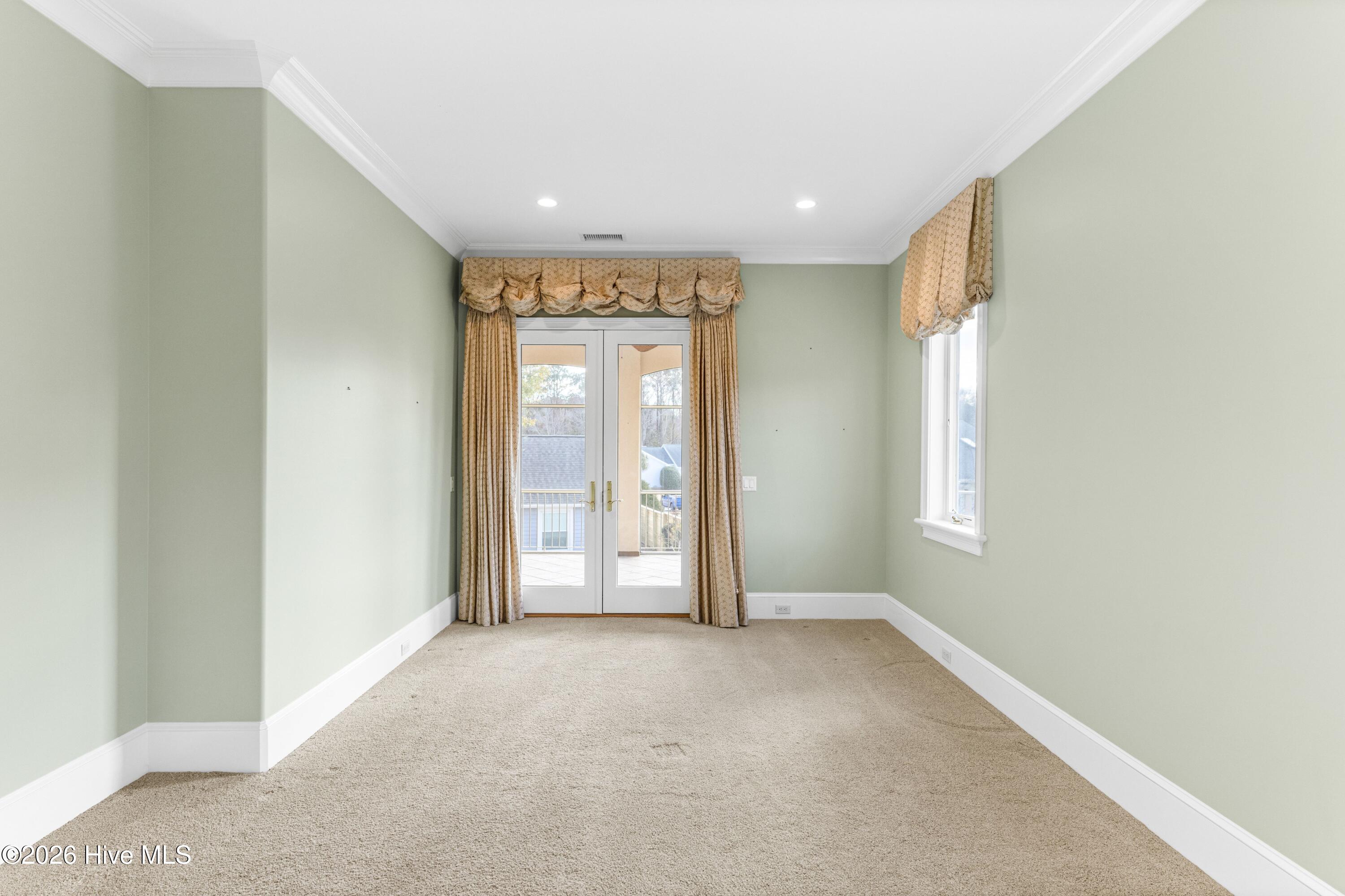 100557099 | Photo 38