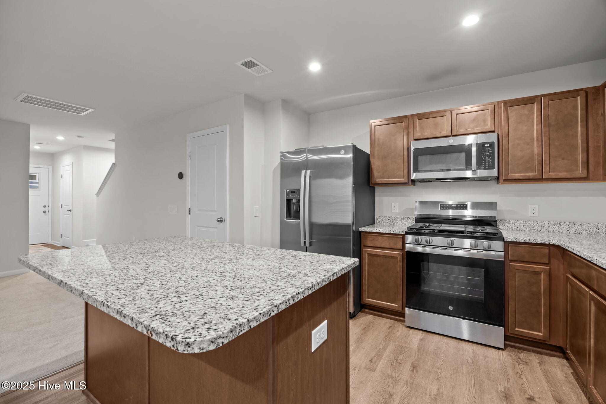 100546281 | Photo 10