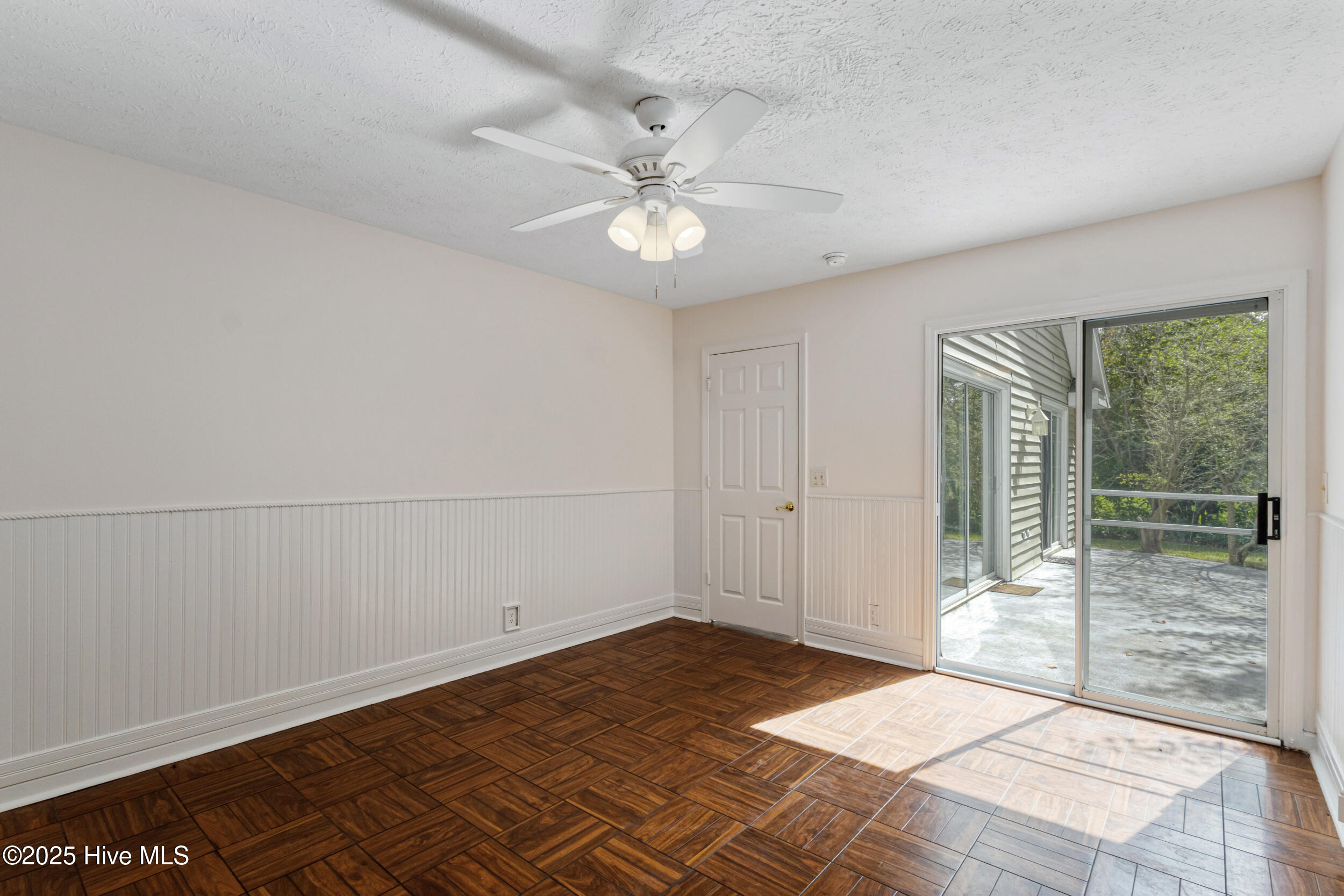 100531370 | Photo 37