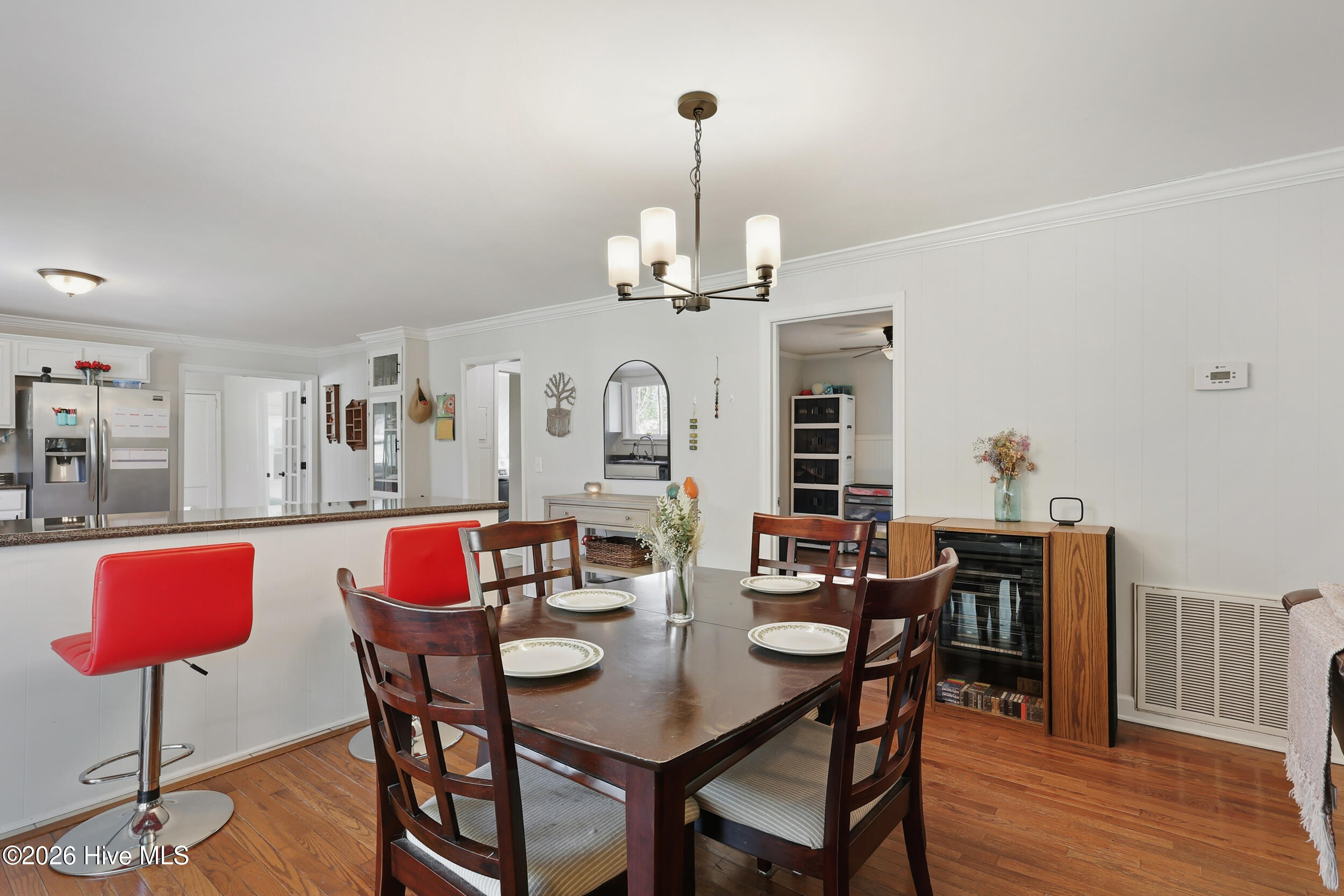 100551685 | Photo 11