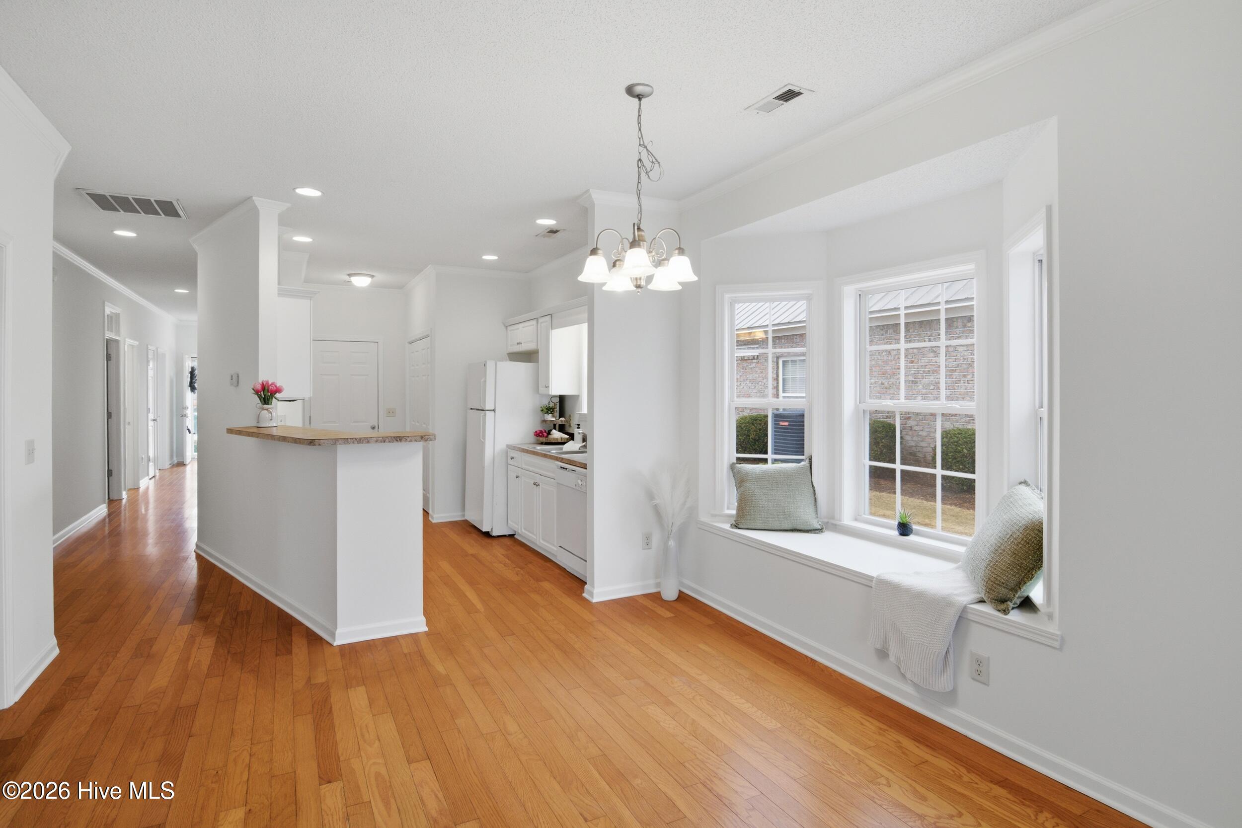 100554409 | Photo 11