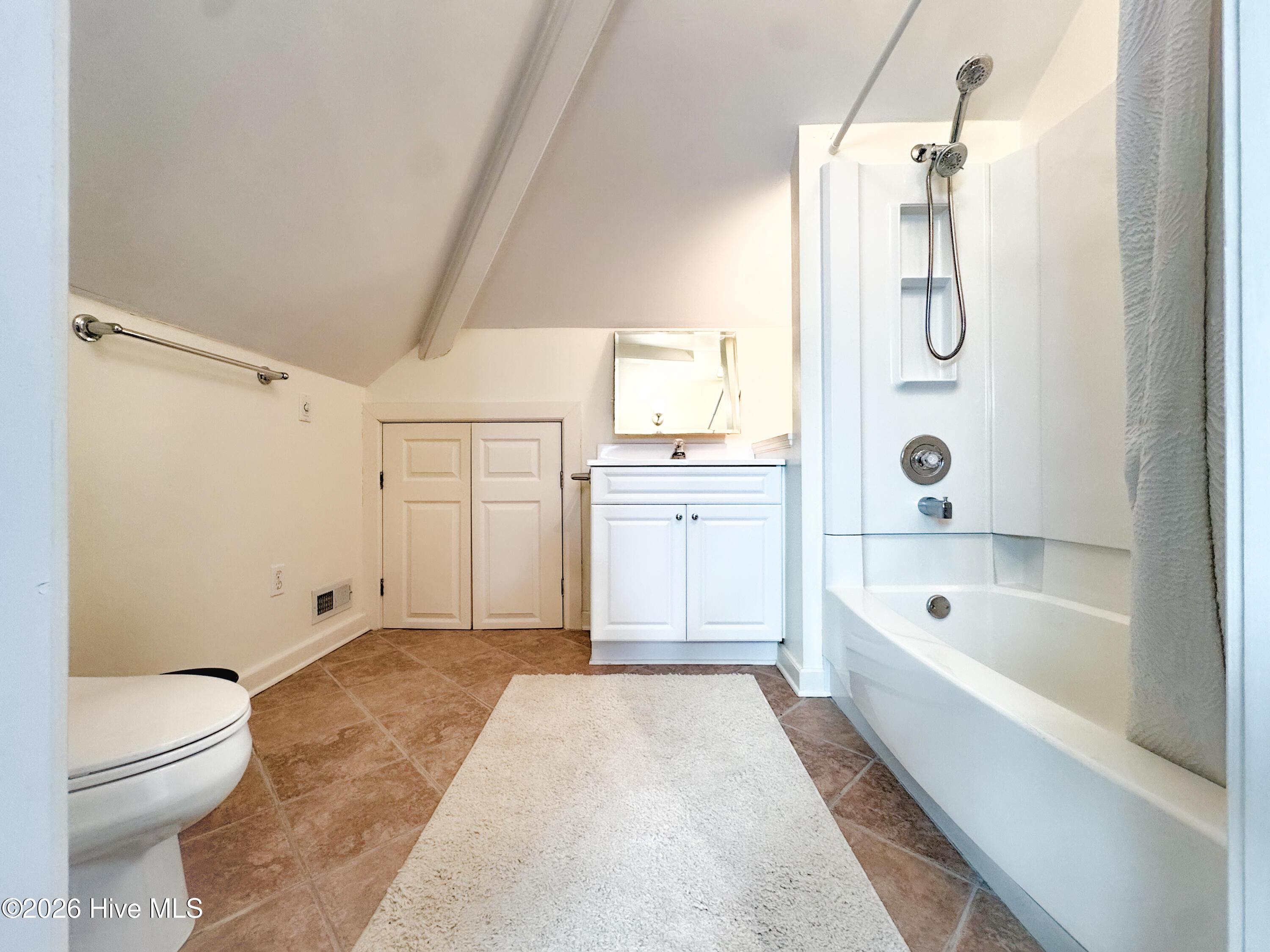 100565169 | Photo 19