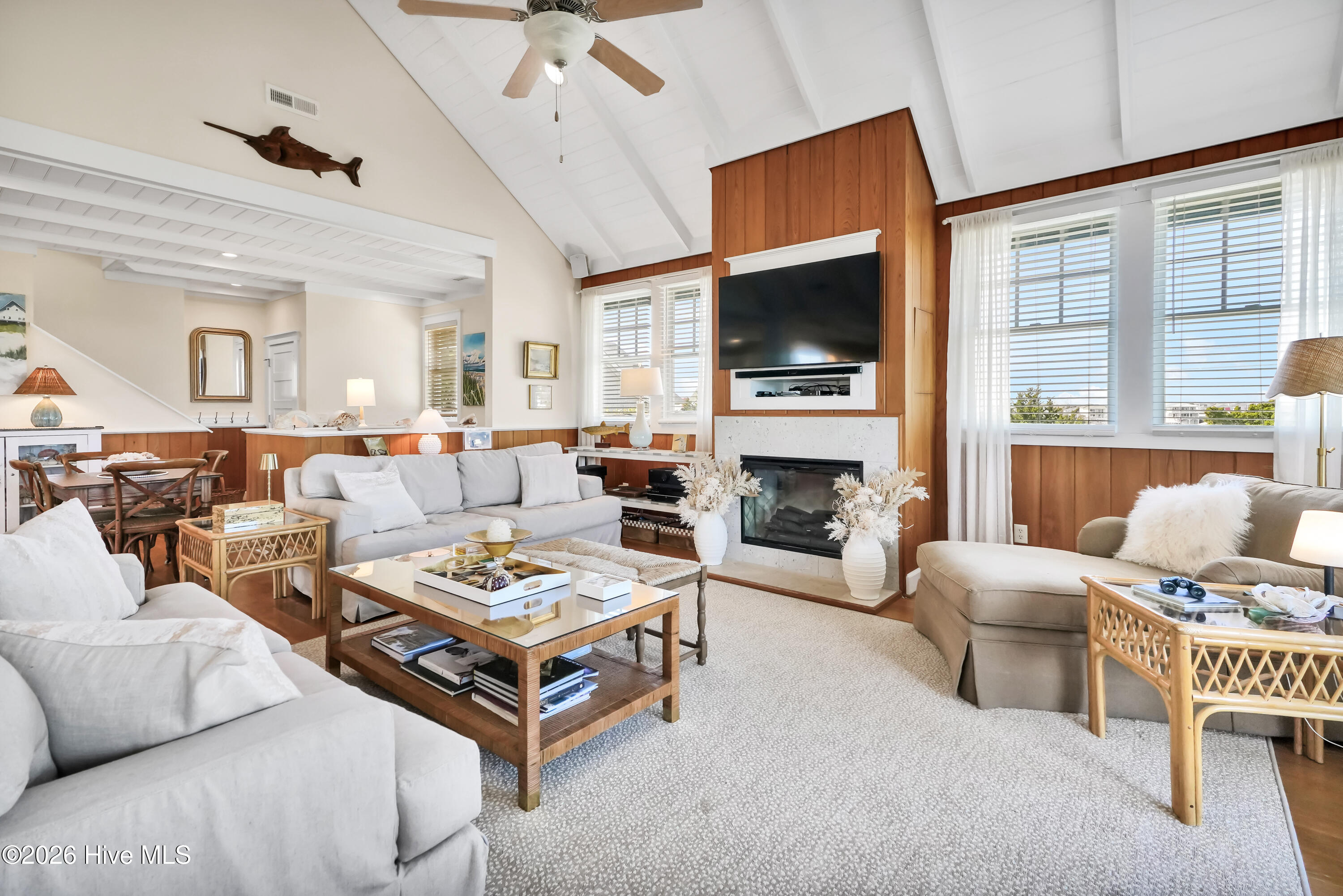 100562457 | Photo 43