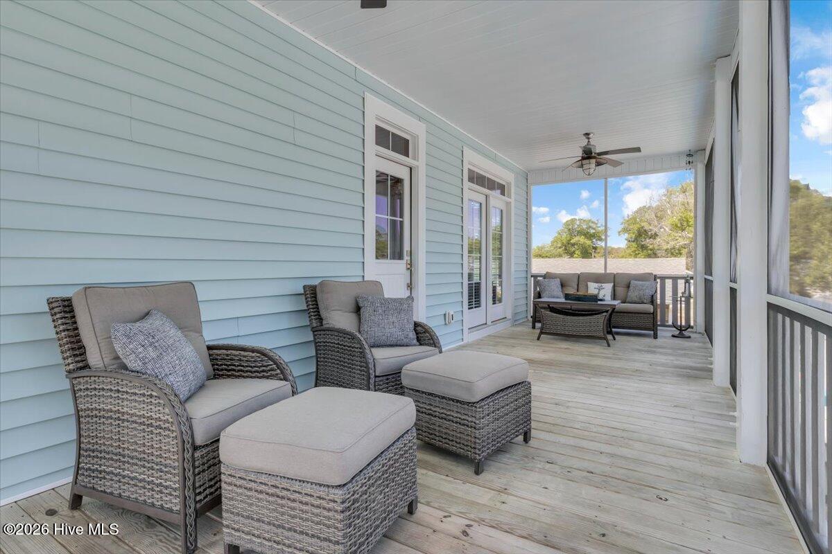 100569217 | Photo 43