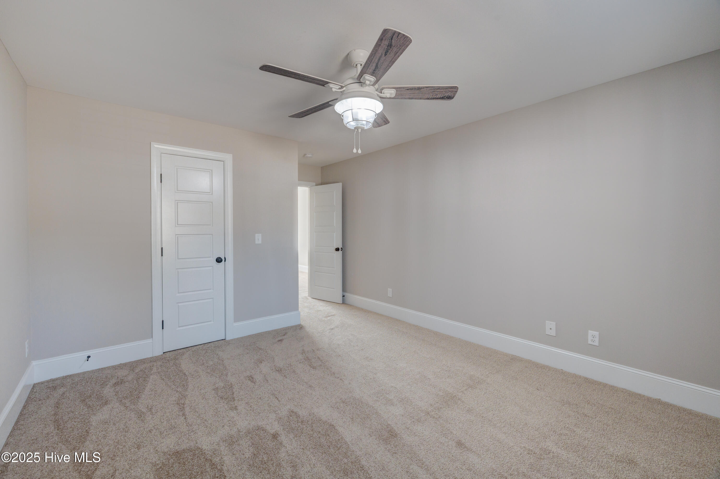 100496540 | Photo 50