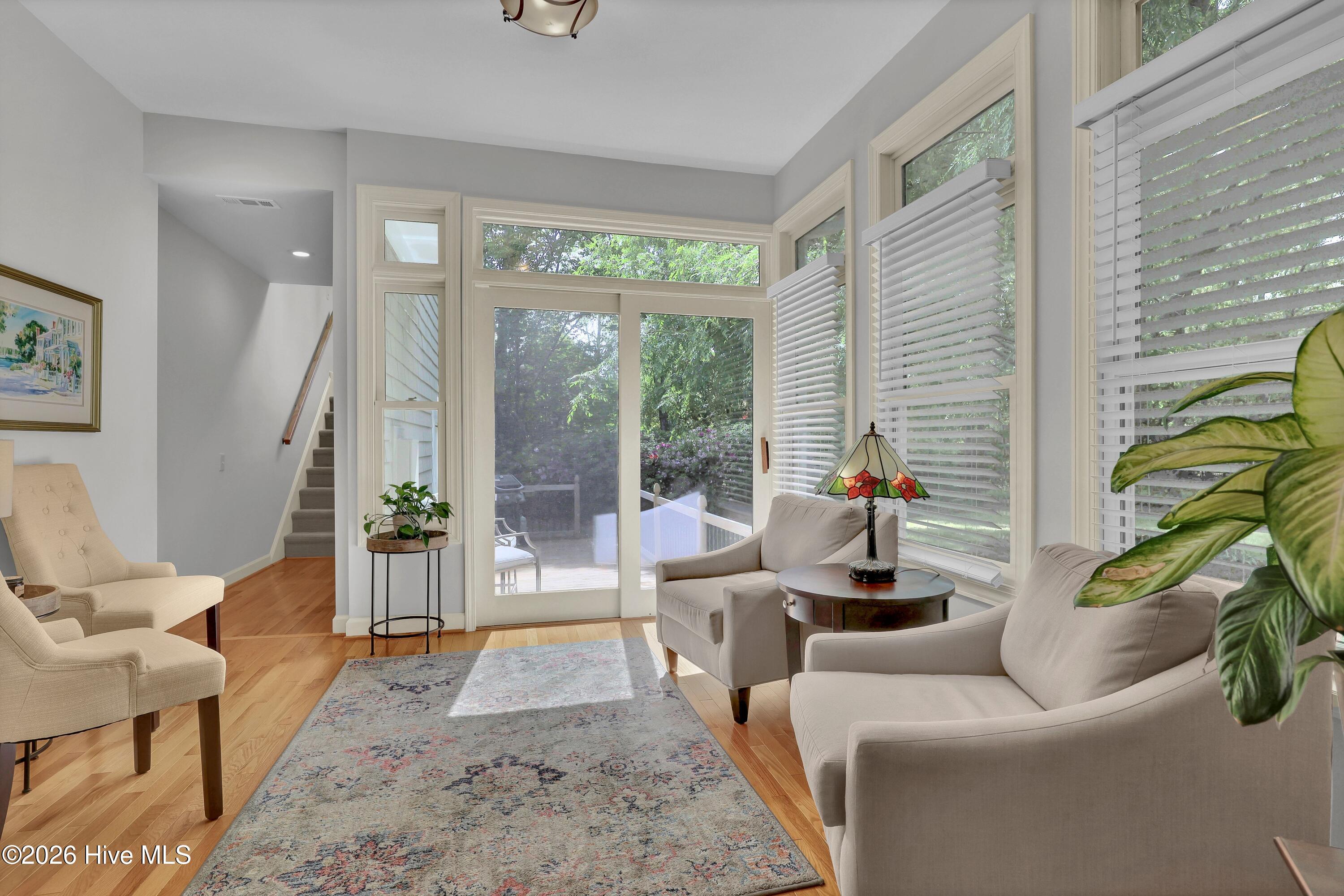 100566013 | Photo 39