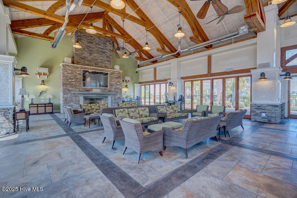 100529139 | Photo 66